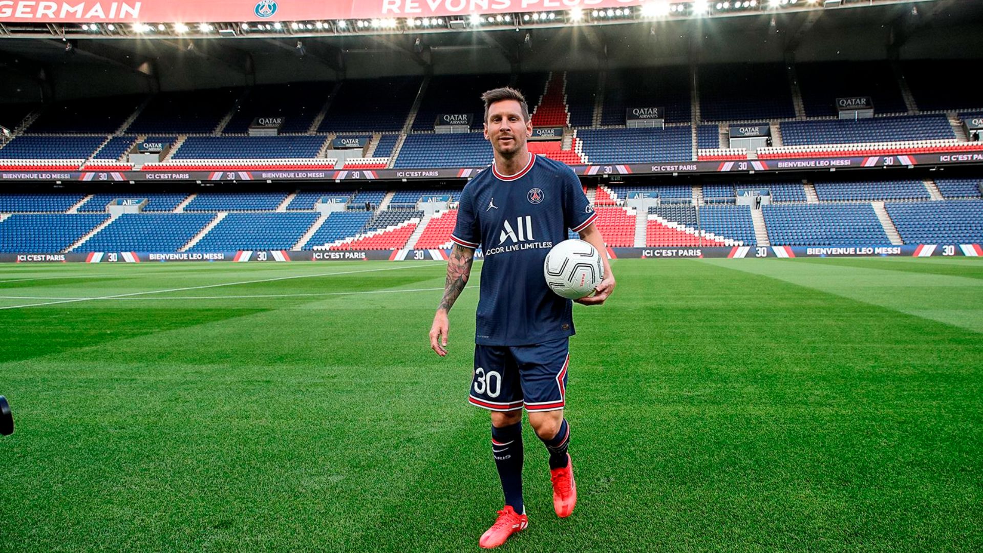 Lionel Messi PSG Wallpaper QualityLionel Messi PSG Background [ 2021 ]