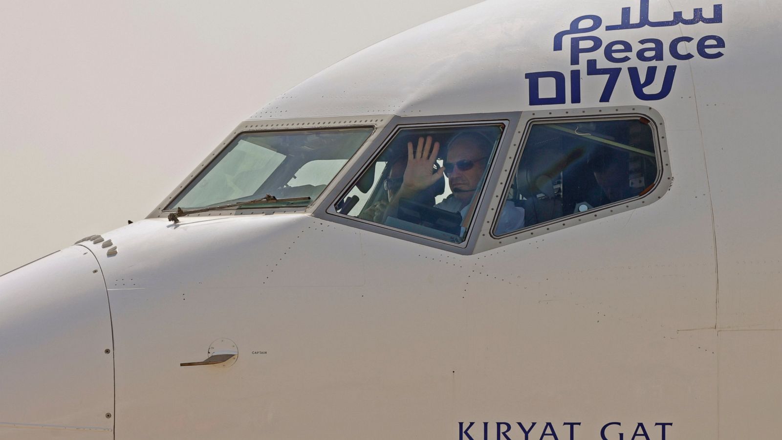 Saudi Arabia says flights to, from UAE can fly over kingdom