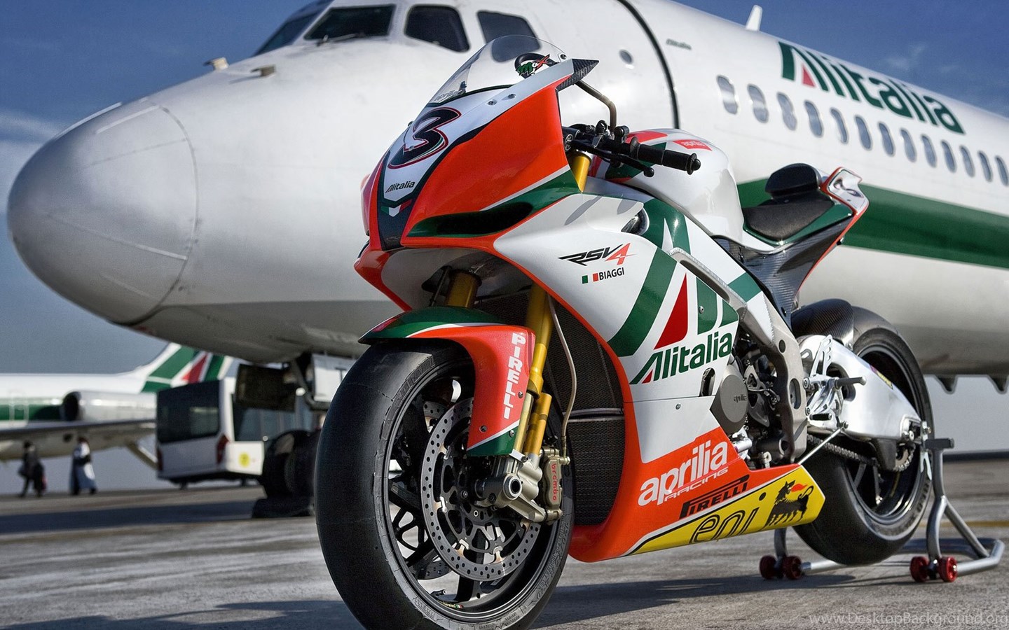 Мотоцикл и самолет
