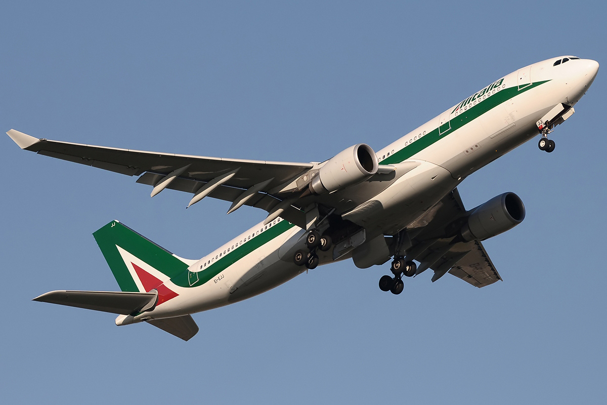 Alitalia's Future Uncertain As Workers Reject Restructuring Plan