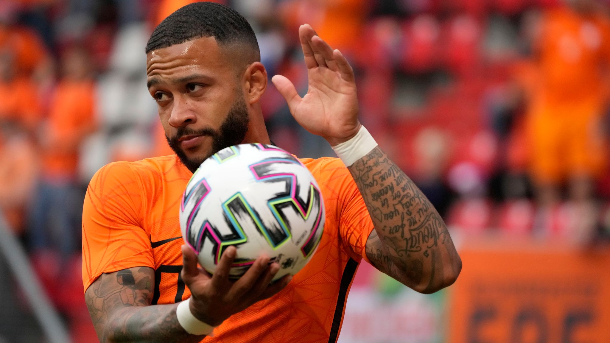 Memphis Depay close to joining Barcelona on free transfer from Lyon
