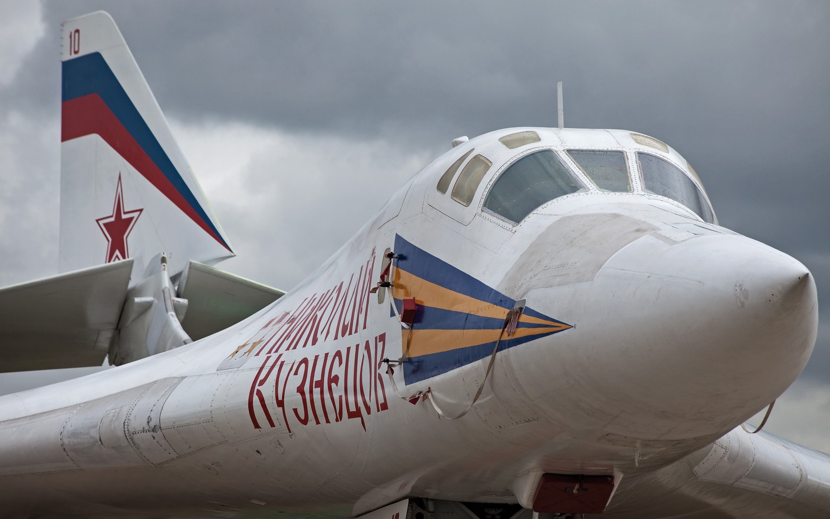 Military Tupolev Tu 160 Wallpaper:1680x1050