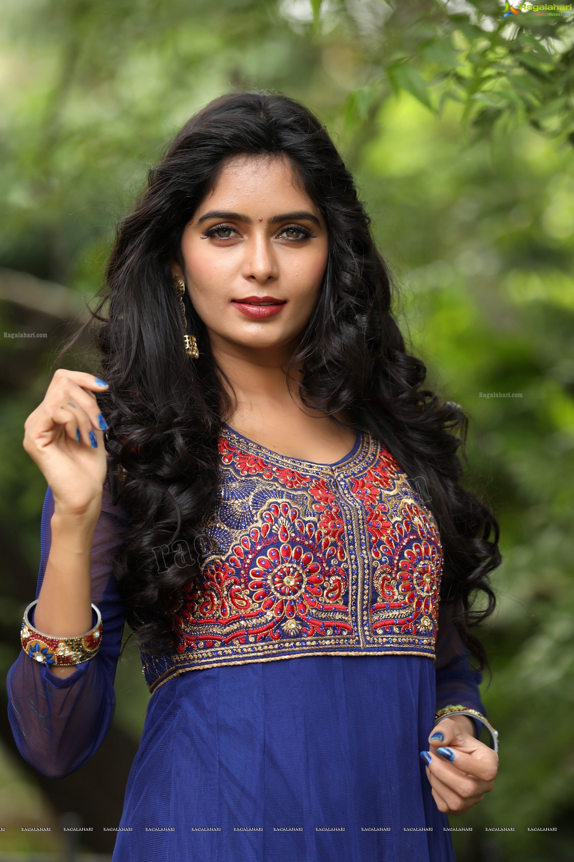 Check Out Super Glam Stills of Telugu Heroine Madhumithakrishna in Blue Dress. Telugu Heroines Wallpaper. Actresses, Actress photo, Indian actresses
