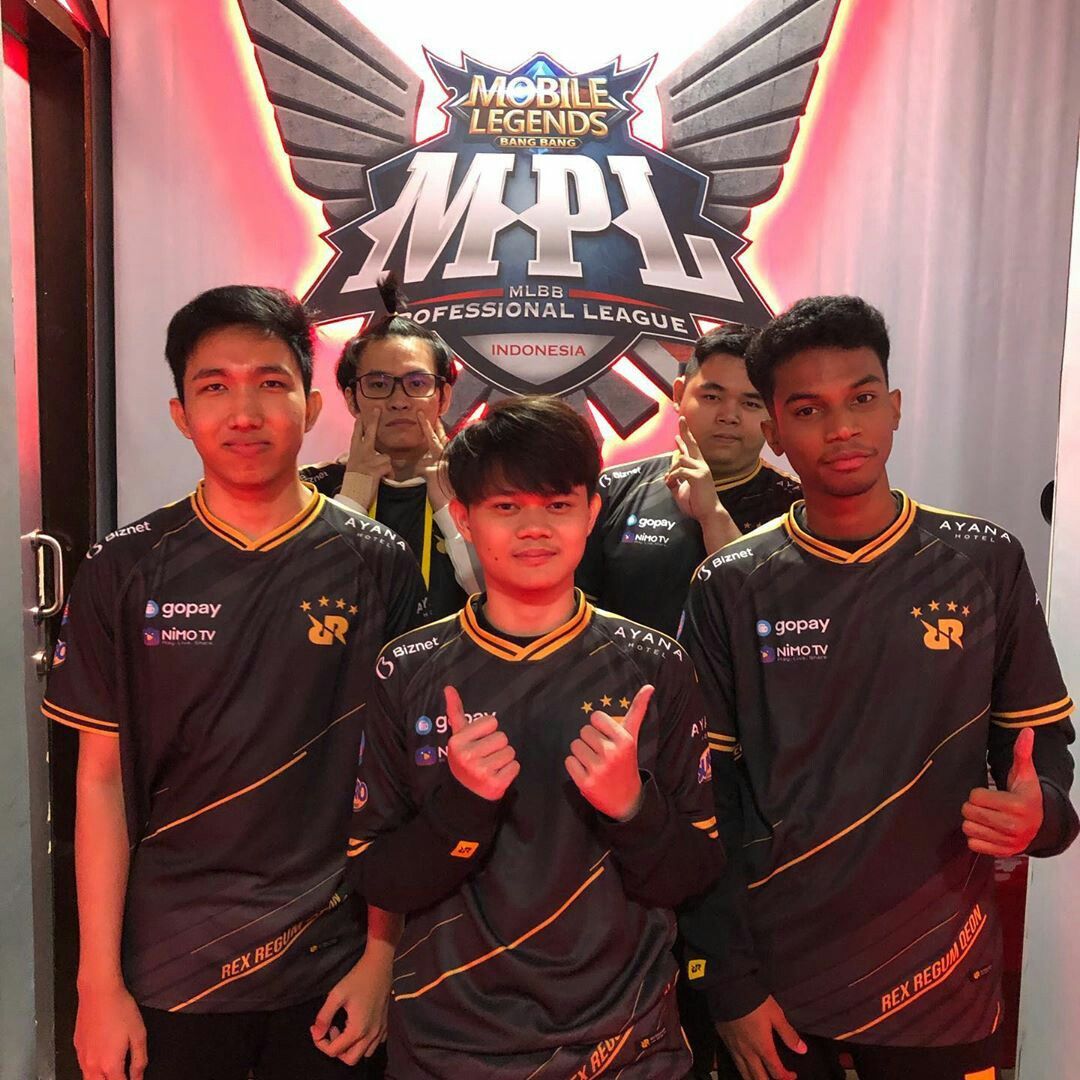 Pin oleh aamaanda di RRQ.. REX REGUM QEON. Gambar anime, Pacar pria, Gambar