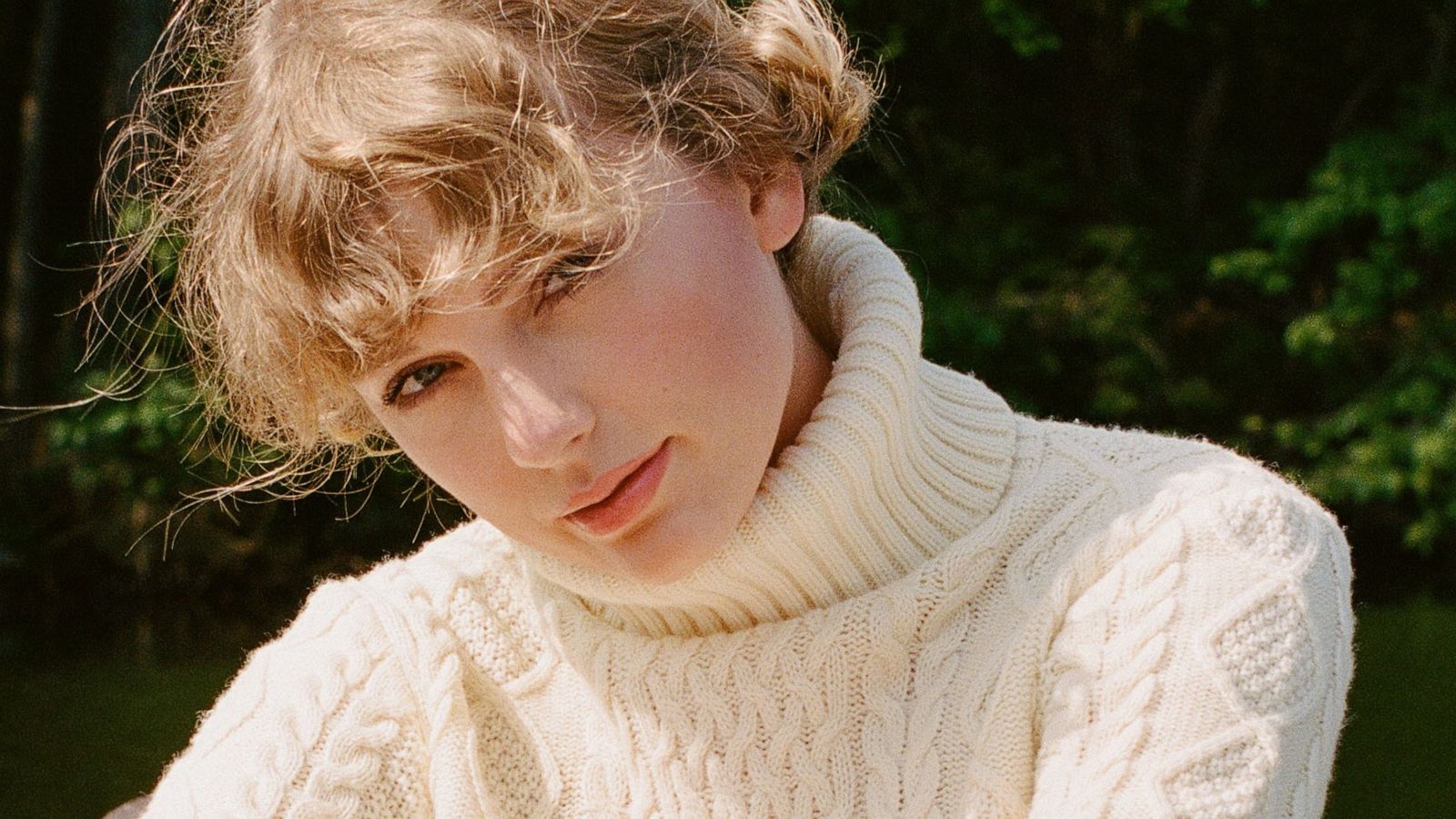 Taylor Swift gifts 'Folklore' cardigan