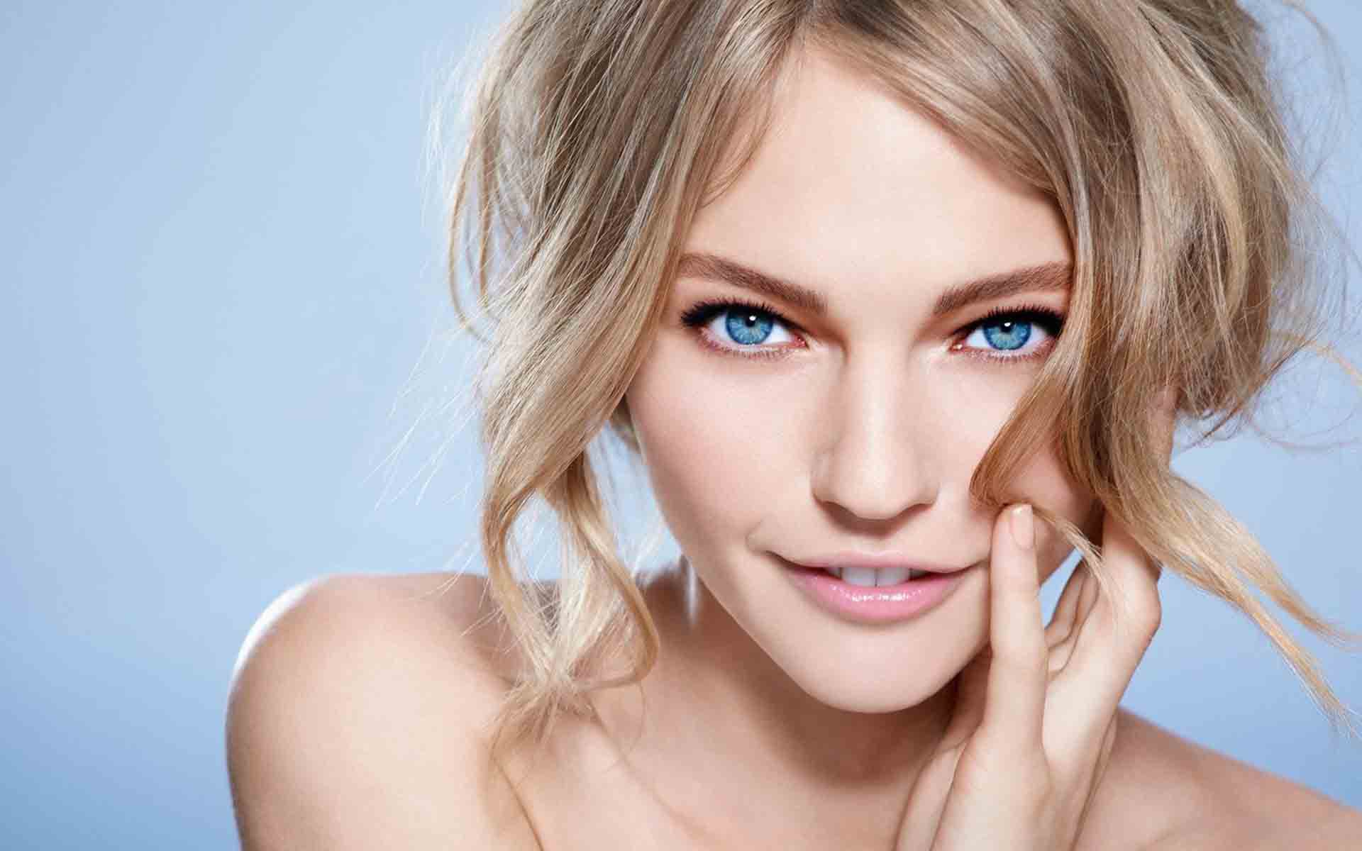 Beautiful Blondes Desktop