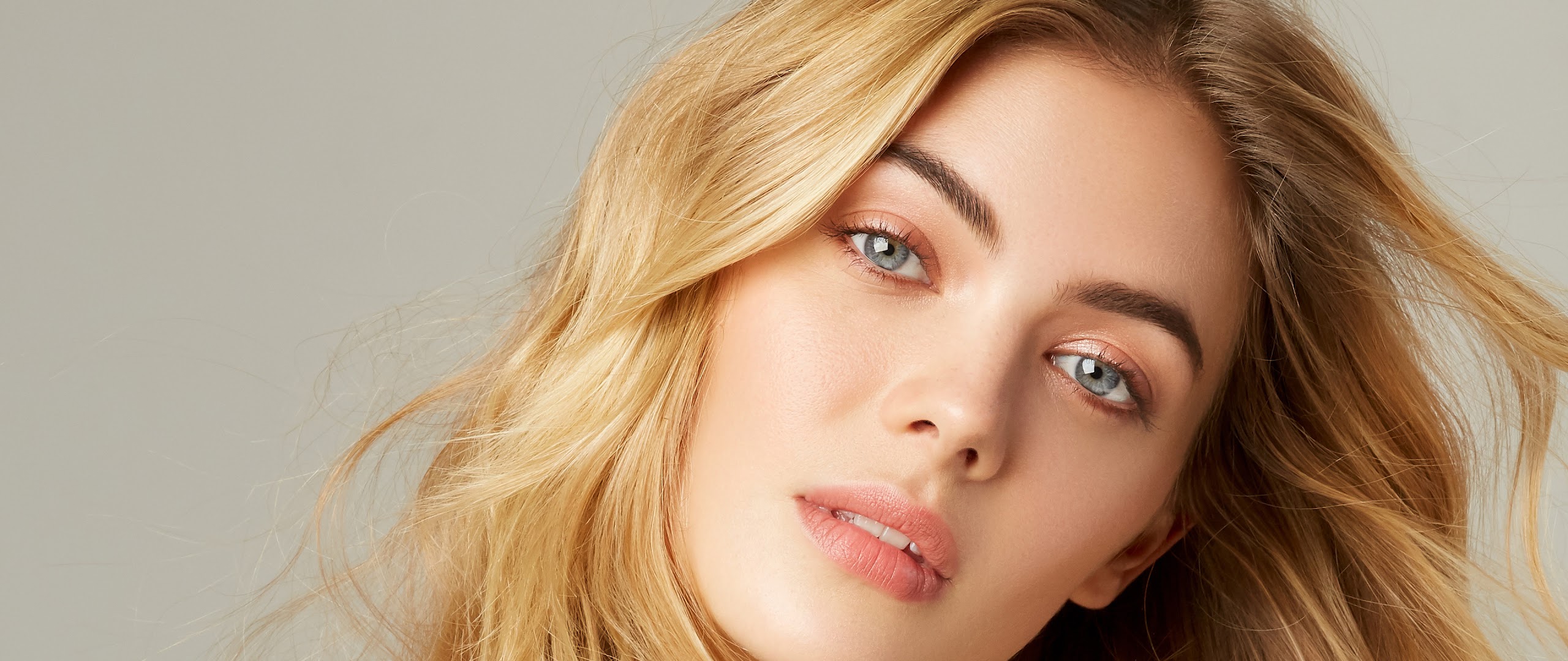 Megan Williams Beautiful Blonde Women Model 4K Wallpaper