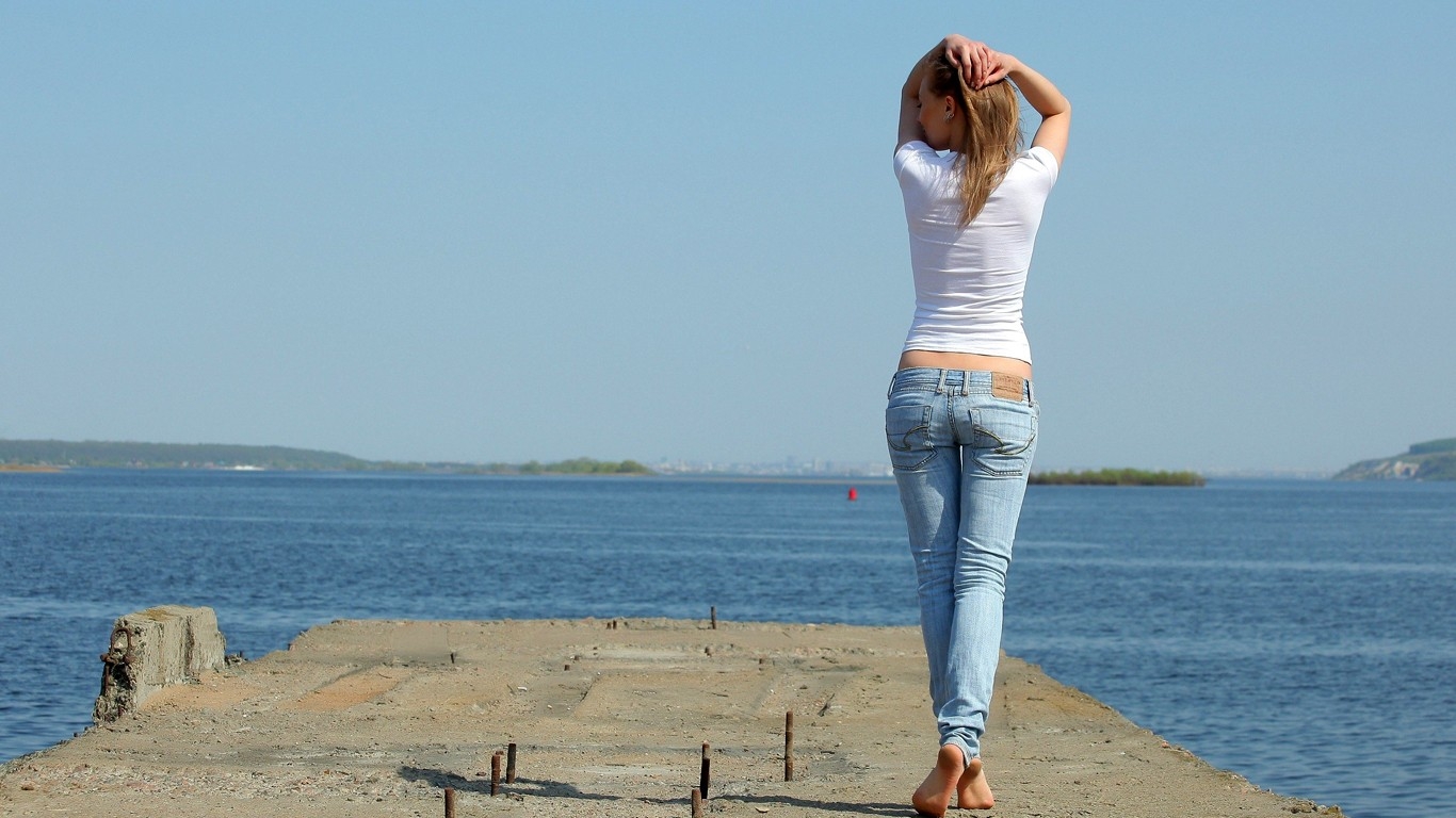 women jeans beach models avril b 1366x768 wallpaper