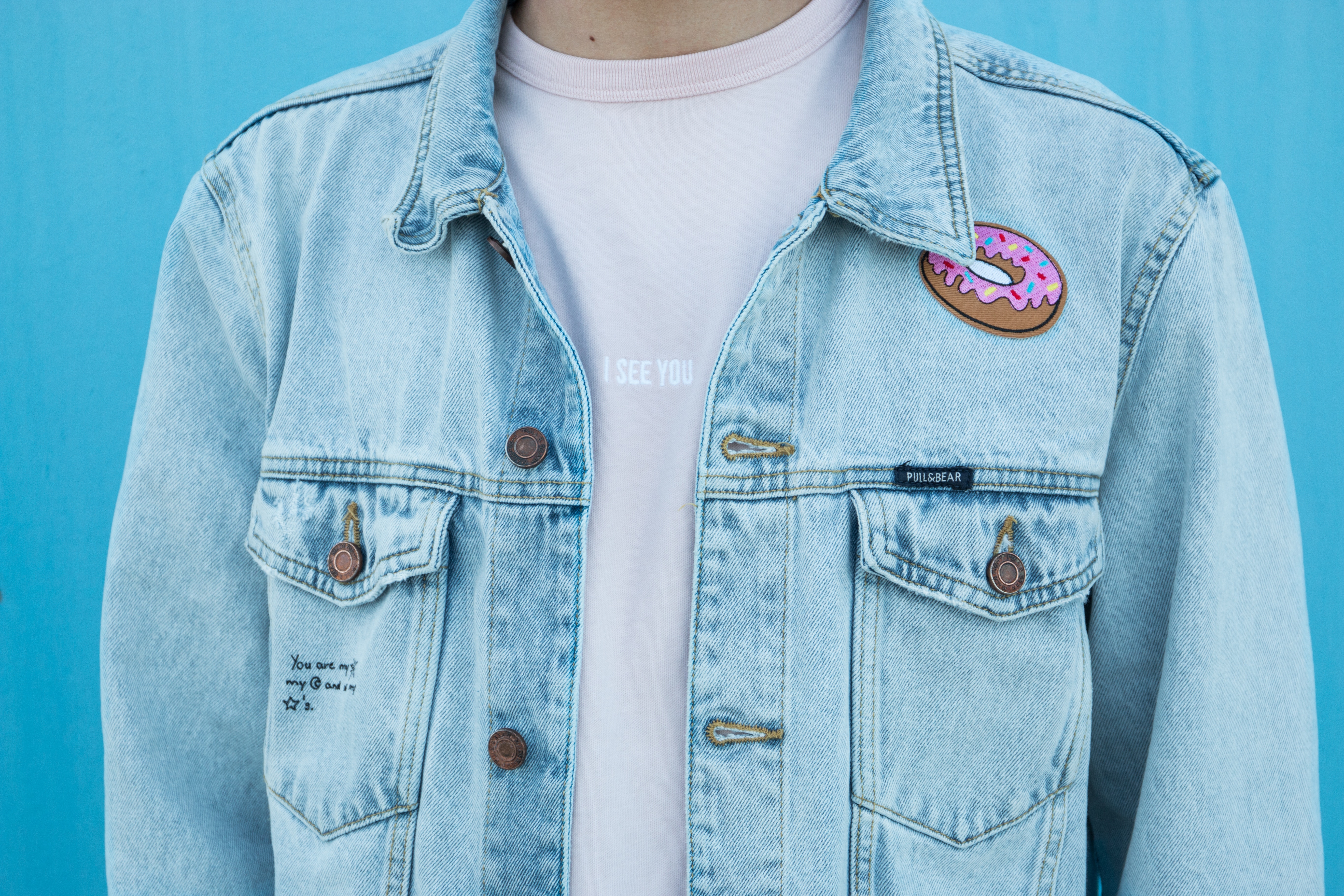 5472x3648 pull&bear, man, hipster, minimal, funny background, Public domain image, denim, model, patch, brand, clothing, funny wallpaper, food, ad, jean jacket, donut, blue, modern, person, fashion, wallpaper
