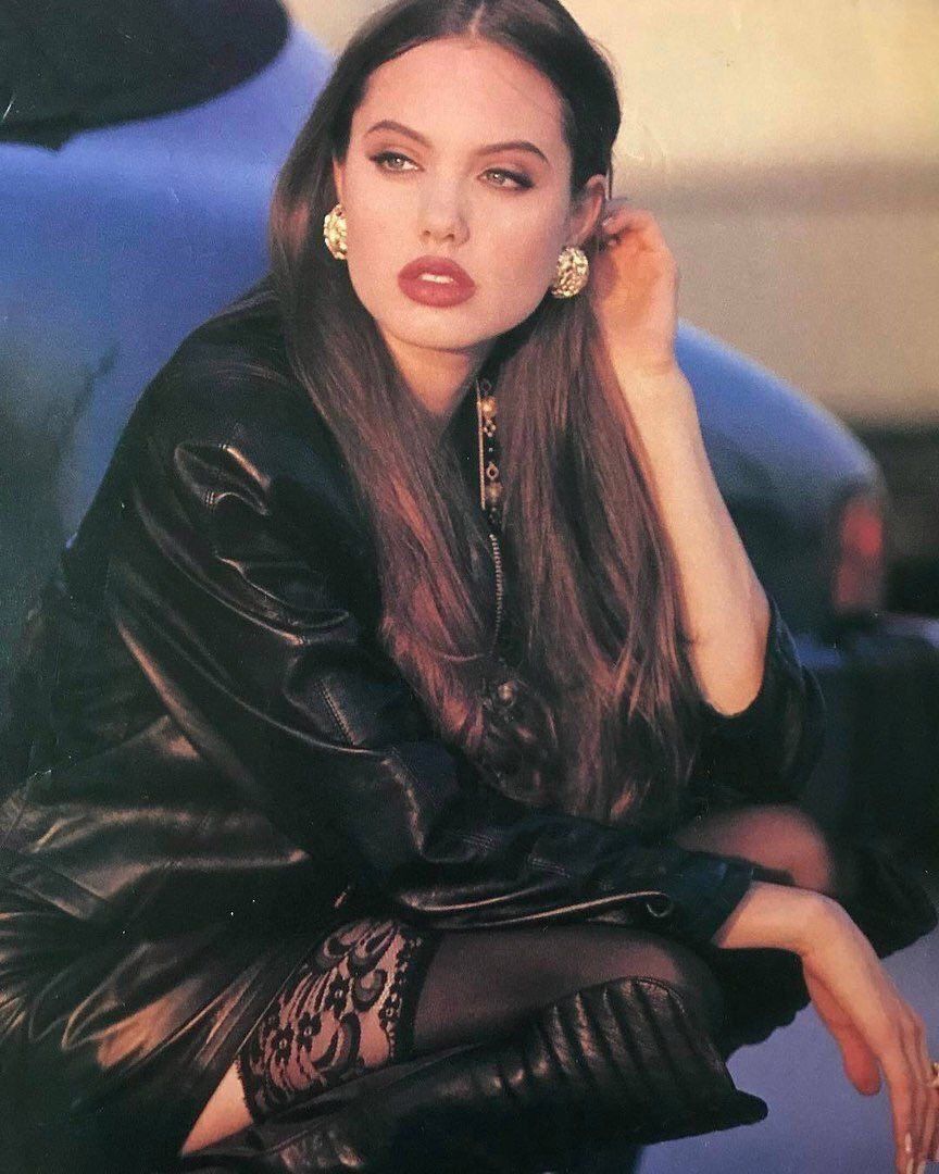 Glamour Goals on Twitter. Angelina jolie 90s, Angelina jolie, Celebrities