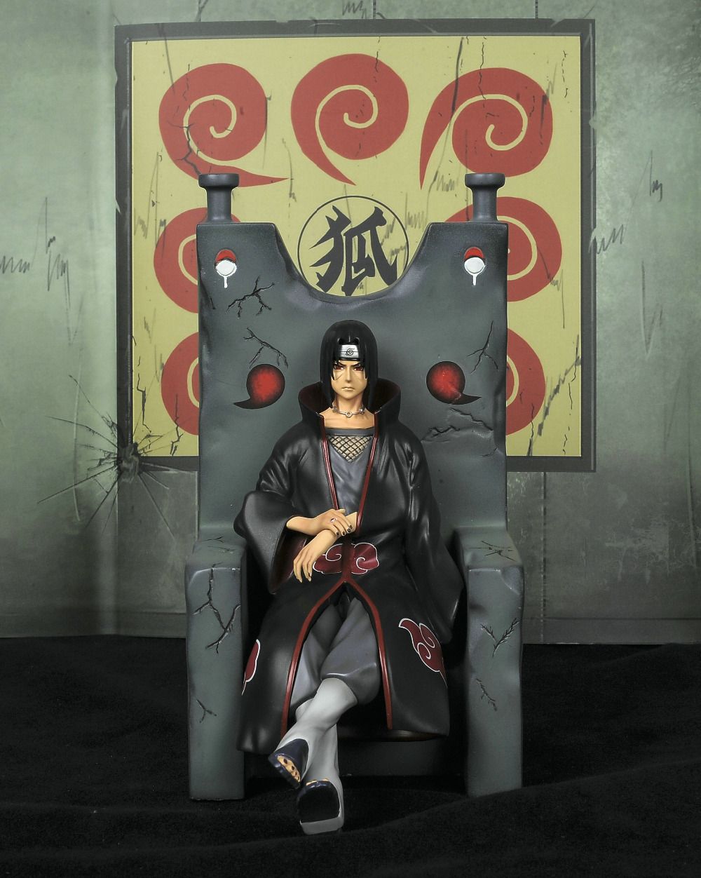 Itachi Sitting Wallpaper