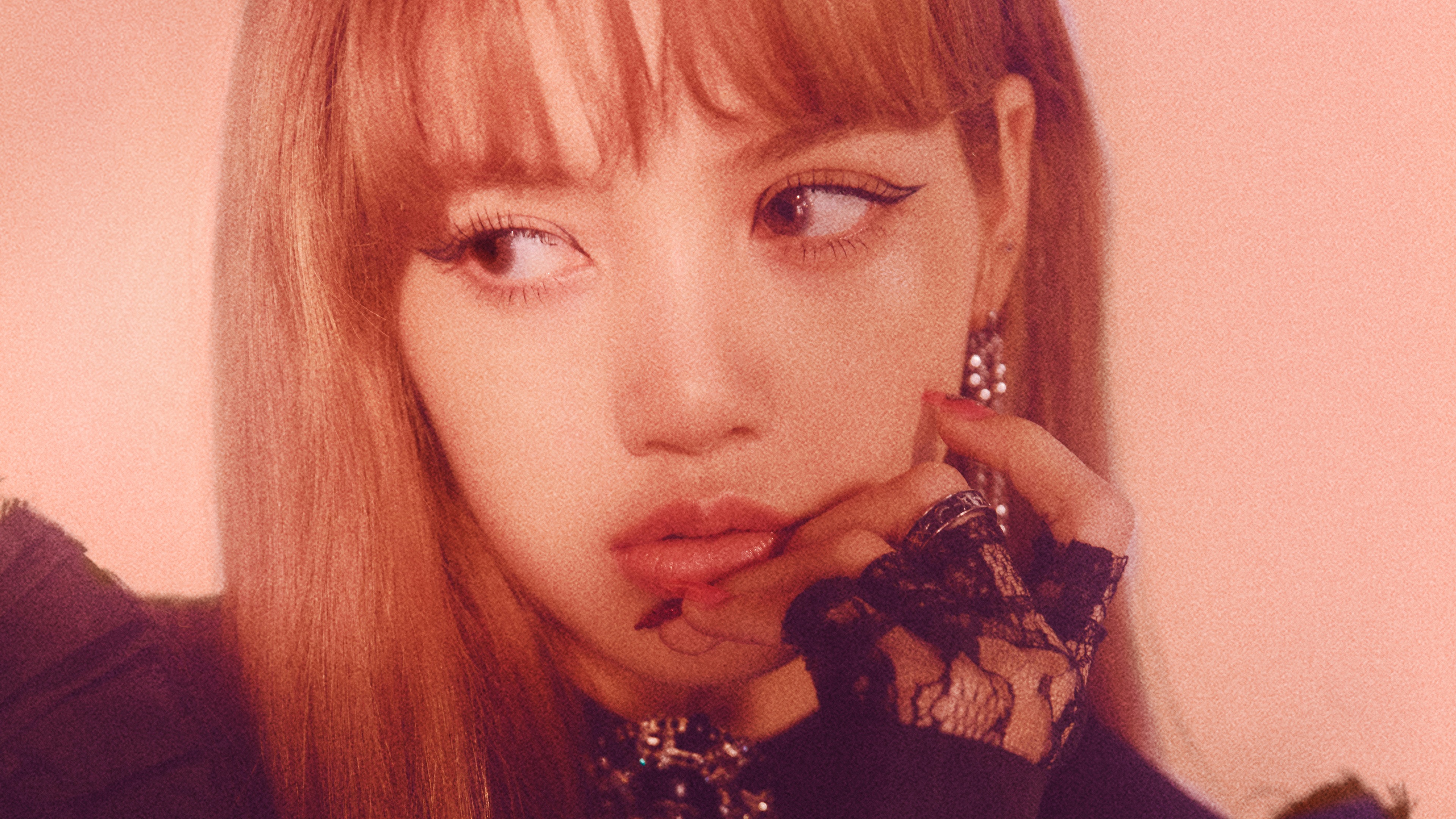 Lisa (BLACKPINK) Wallpaper