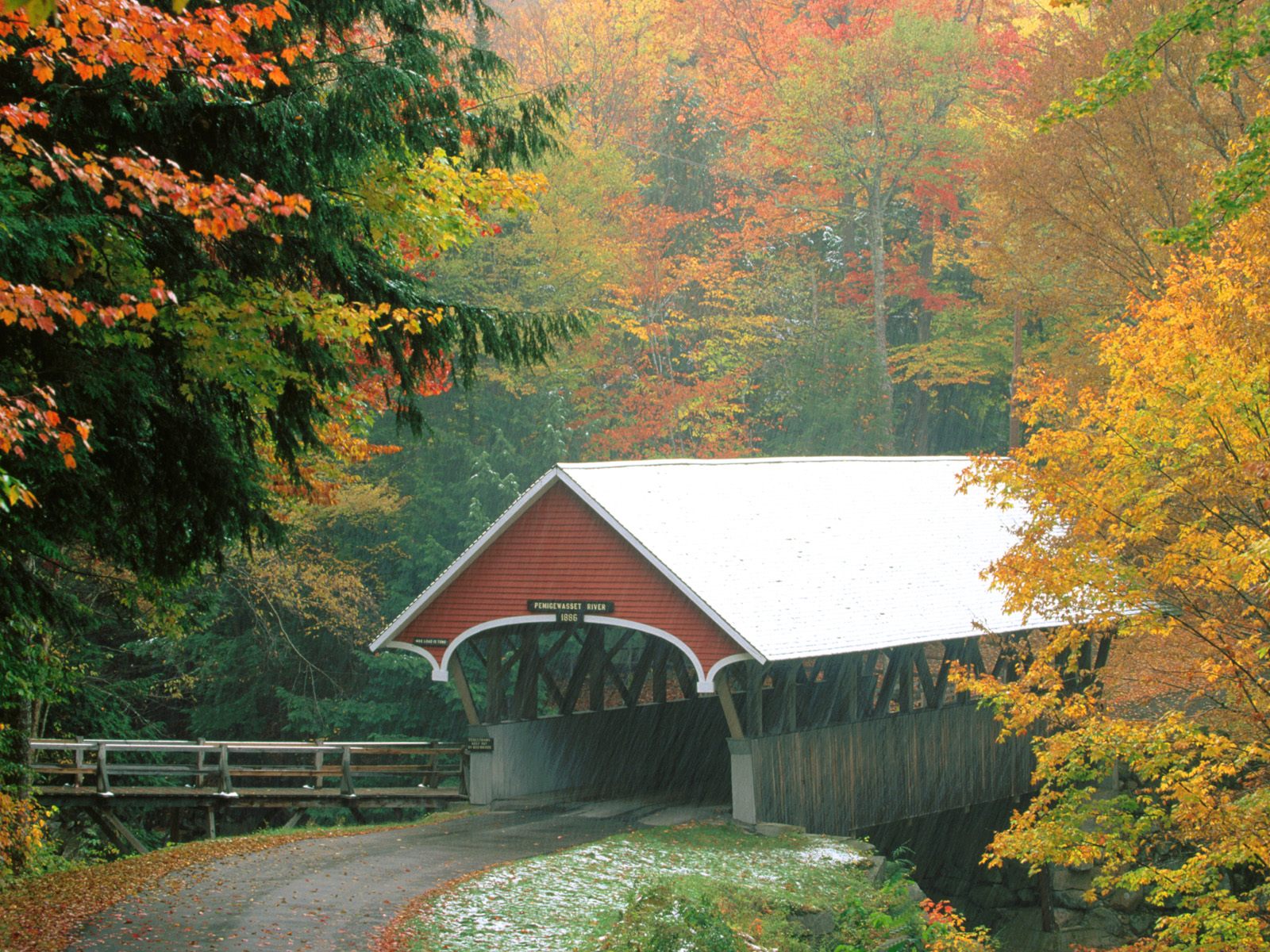 Fall Covered Bridge Desktop Wallpaper