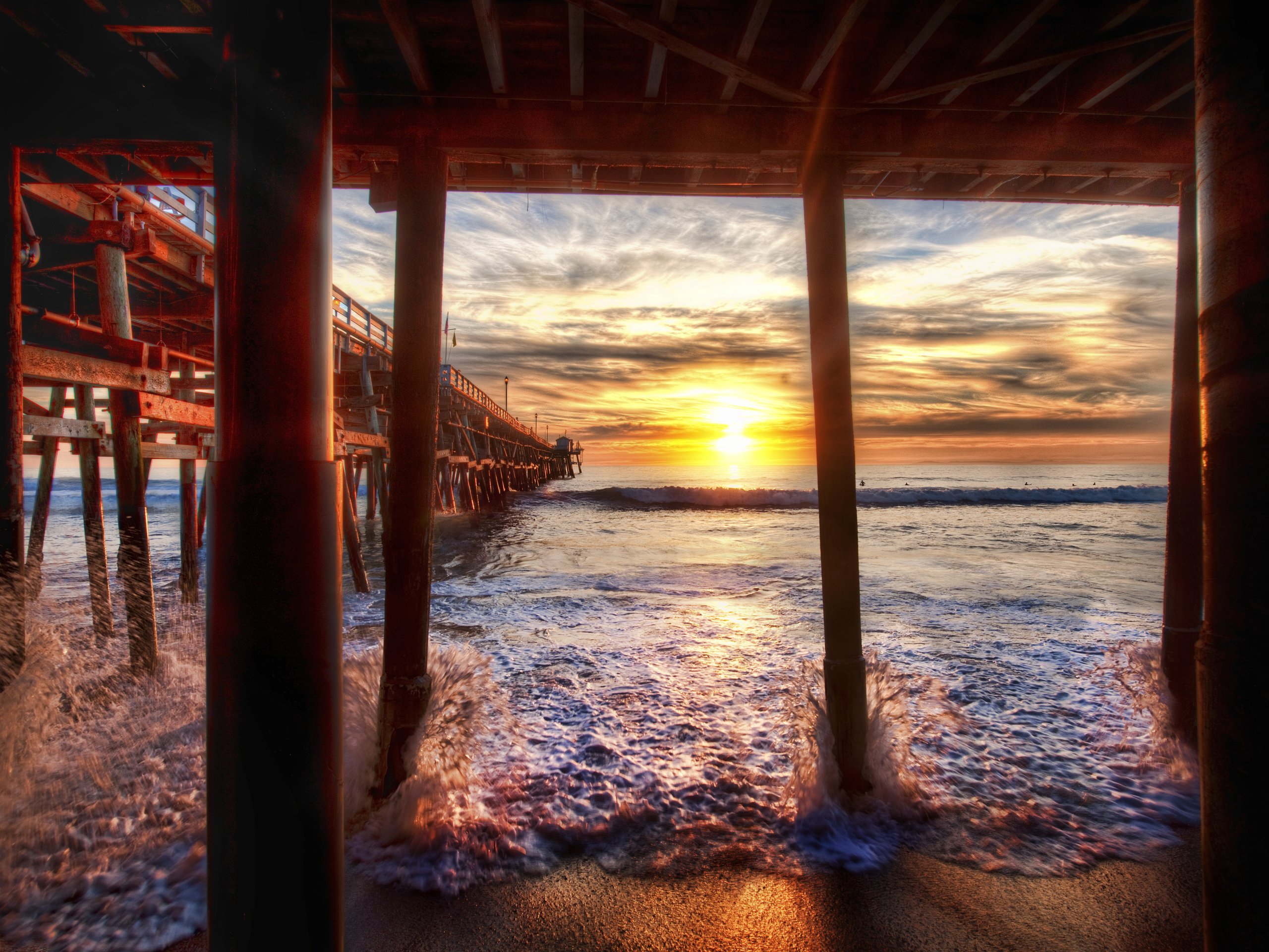 Under the docks in California desktop wallpaper