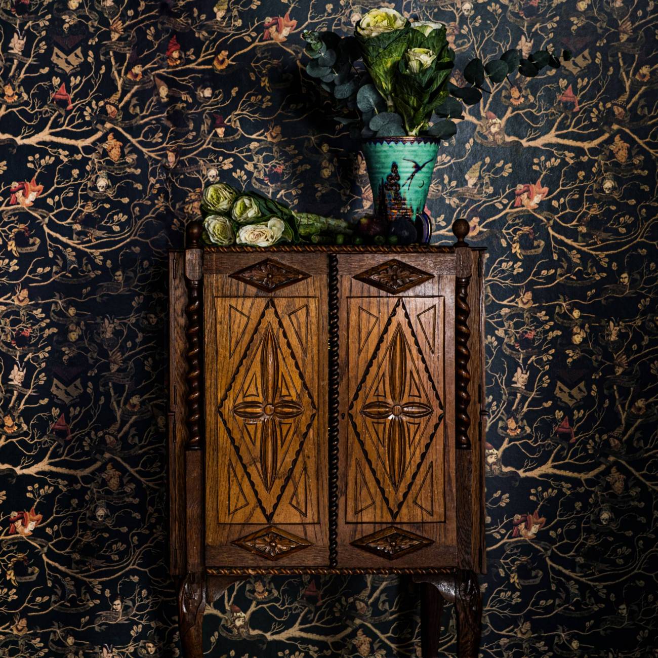 Black Family Tapestry Wallpaper Potter Wallpaper Mural- MinaLima