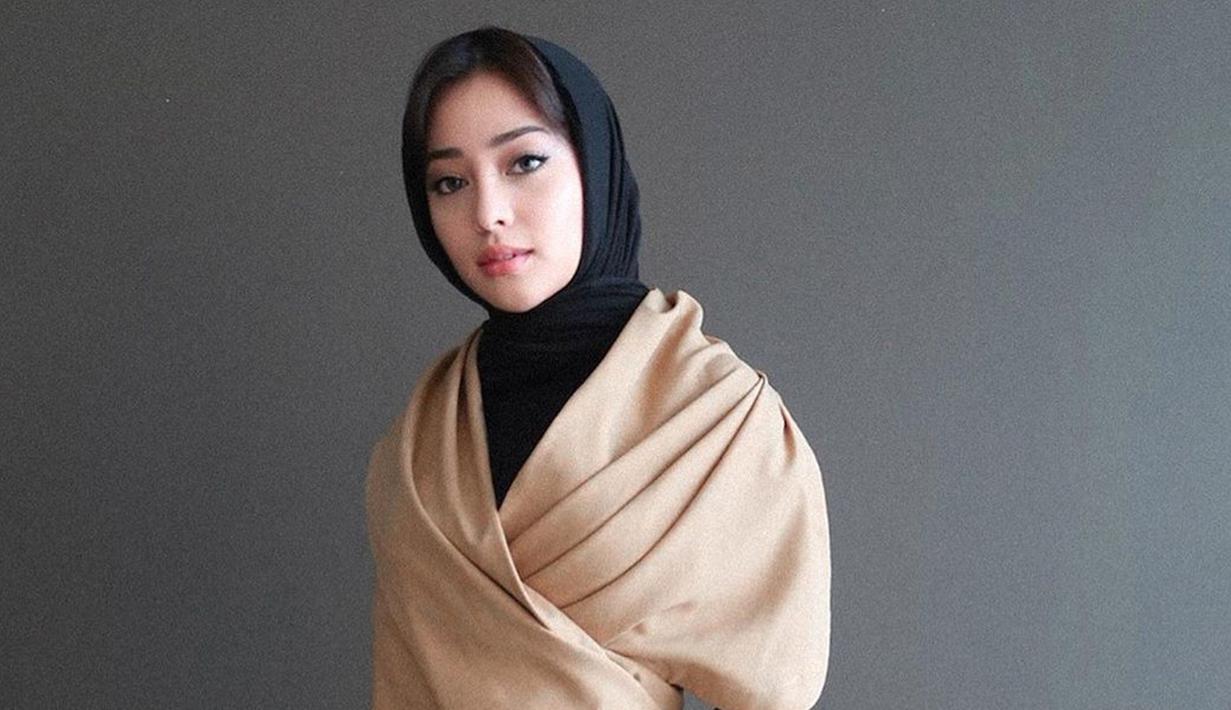 FOTO: Gaya Nikita Willy saat Pakai Kerudung, Jadi Sorotan Liputan6.com