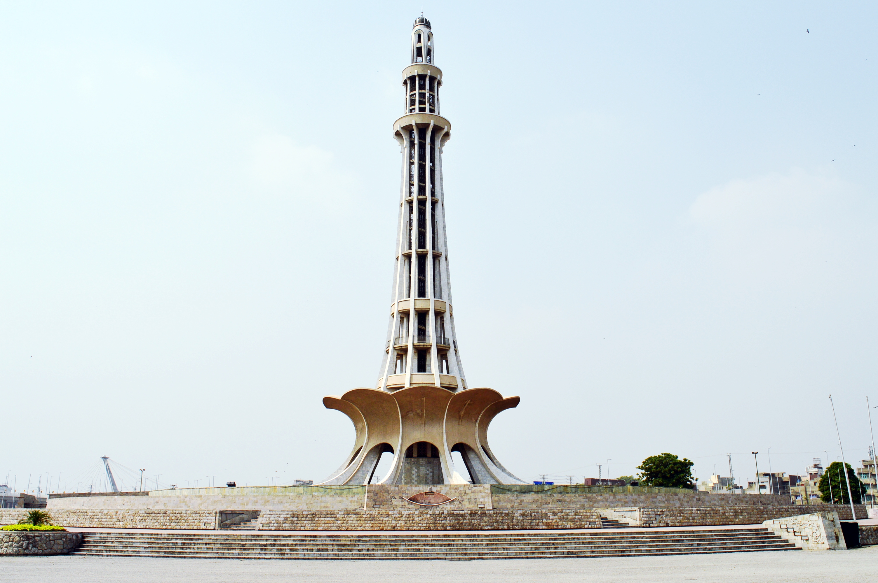 Minar E Pakistan Front View By Hassan