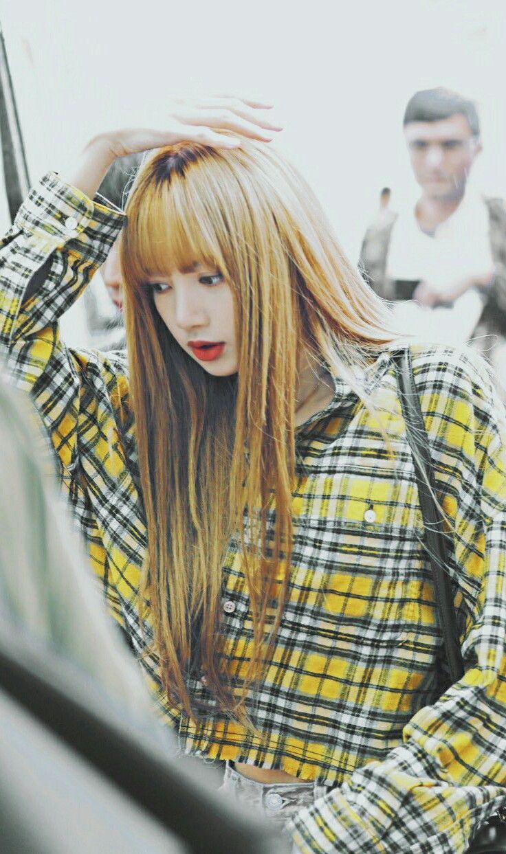 Lisa Manoban Wallpaper