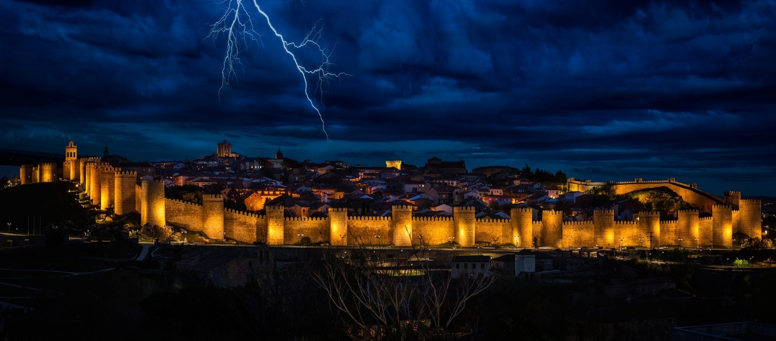 Download Wallpaper Thunderstorm Lightning Storm Night Avila City Spain Sky Castile And Leon Castile Leon, 2500x Night Storm Over The Medieval Walls Of Avila