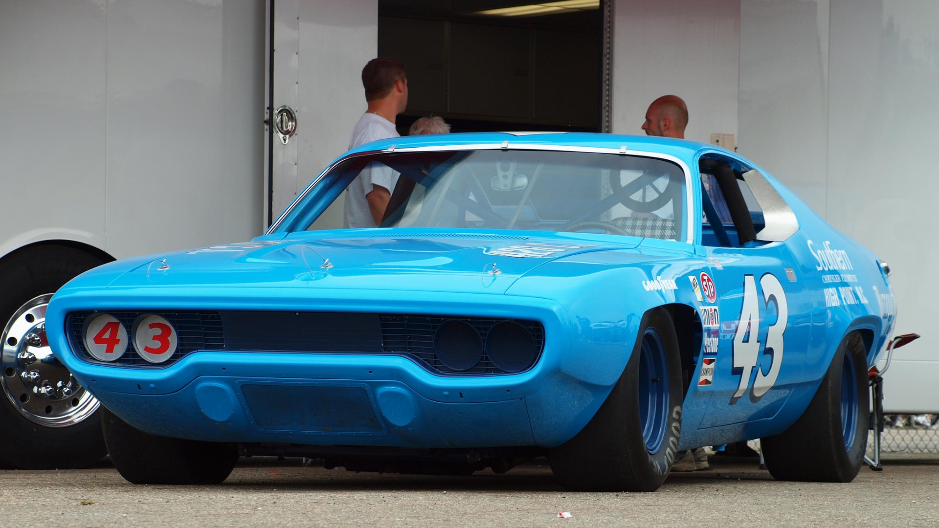 Plymouth Road Runner HD Wallpaper and Background Image