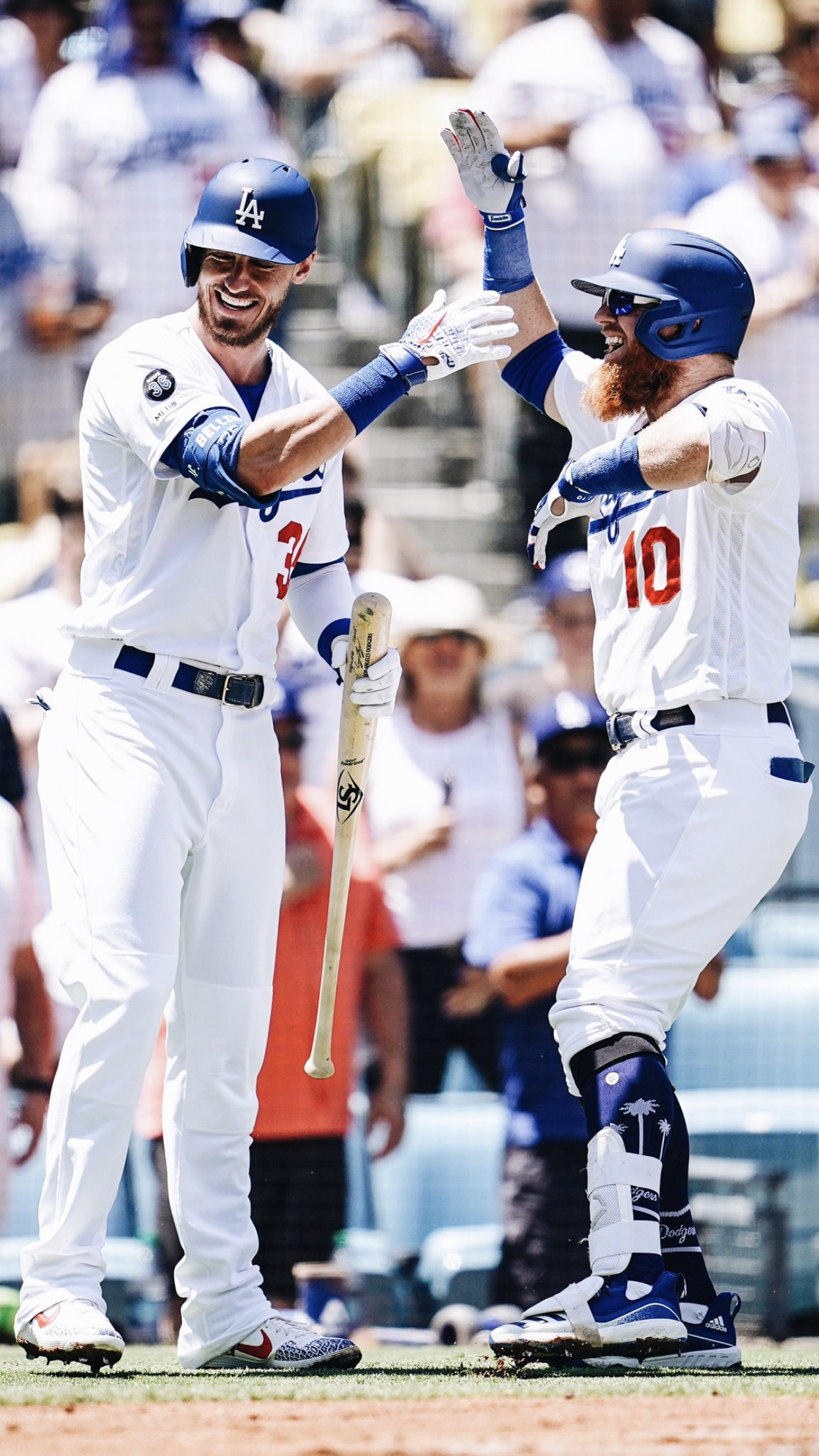 Cody Bellinger & Justin Turner. Dodgers, Dodgers girl, Dodgers baseball