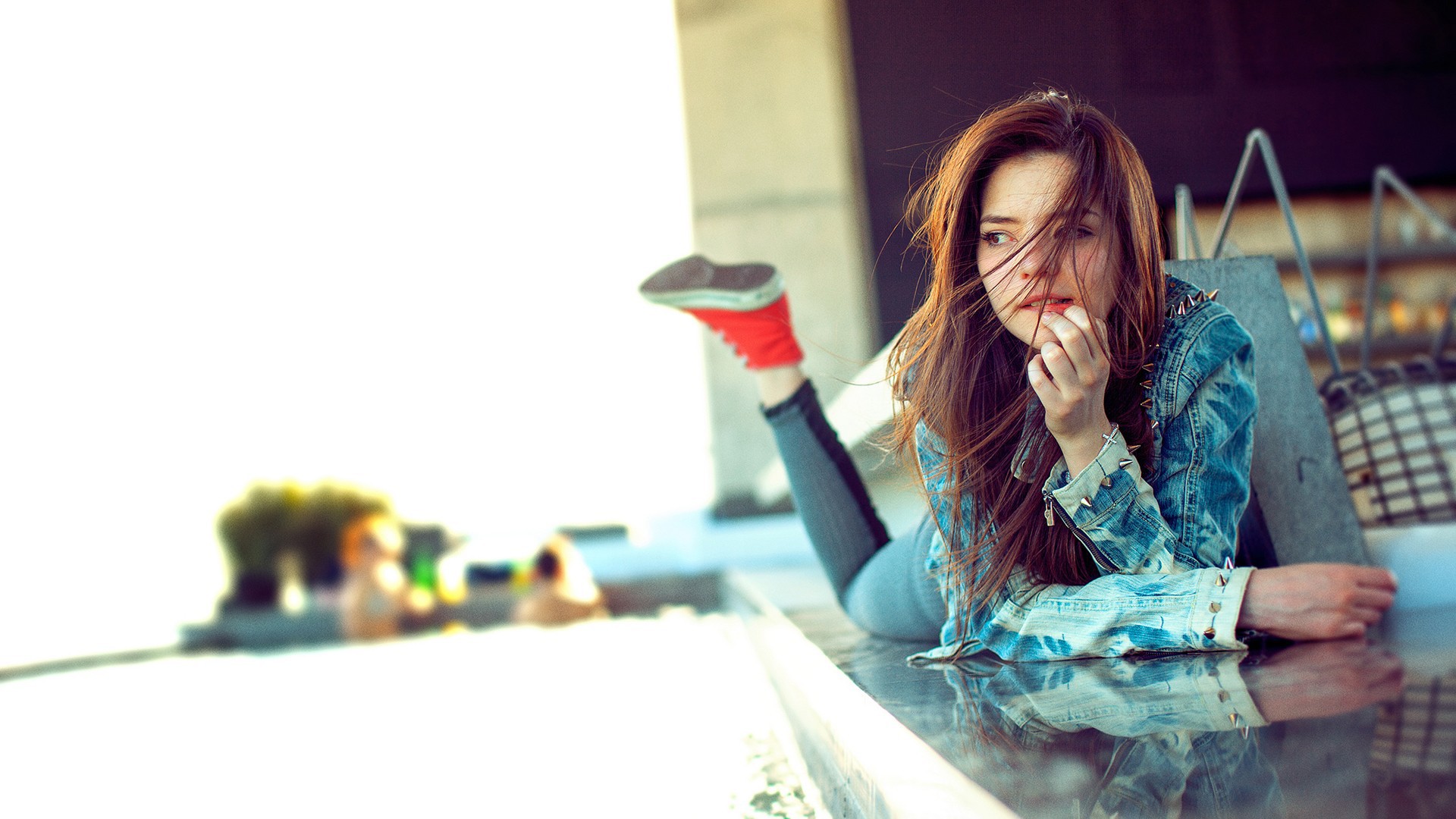 Jeans lady wallpaper and image, picture, photo