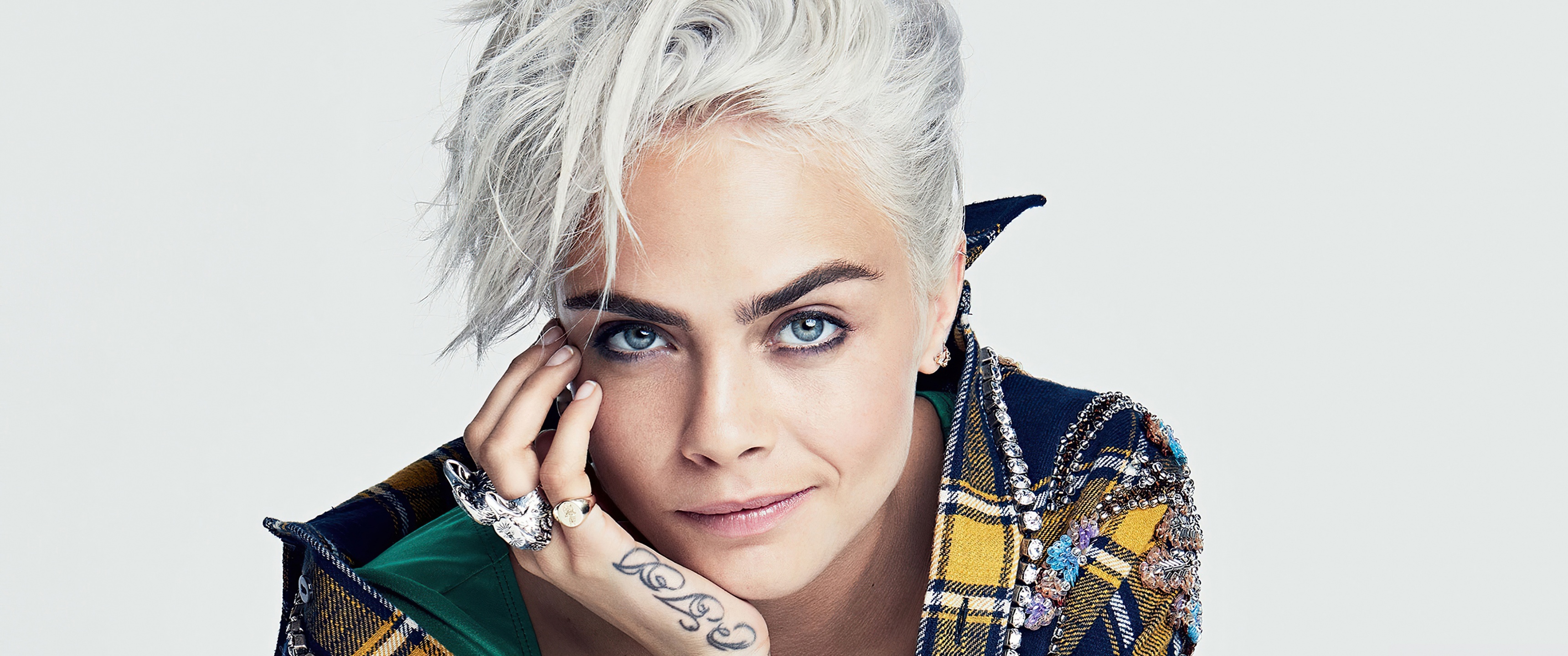 Cara Delevingne Short Hair Platinum Blonde Ultra HD Desktop Background Wallpaper for 4K UHD TV, Widescreen & UltraWide Desktop & Laptop, Multi Display, Dual Monitor, Tablet