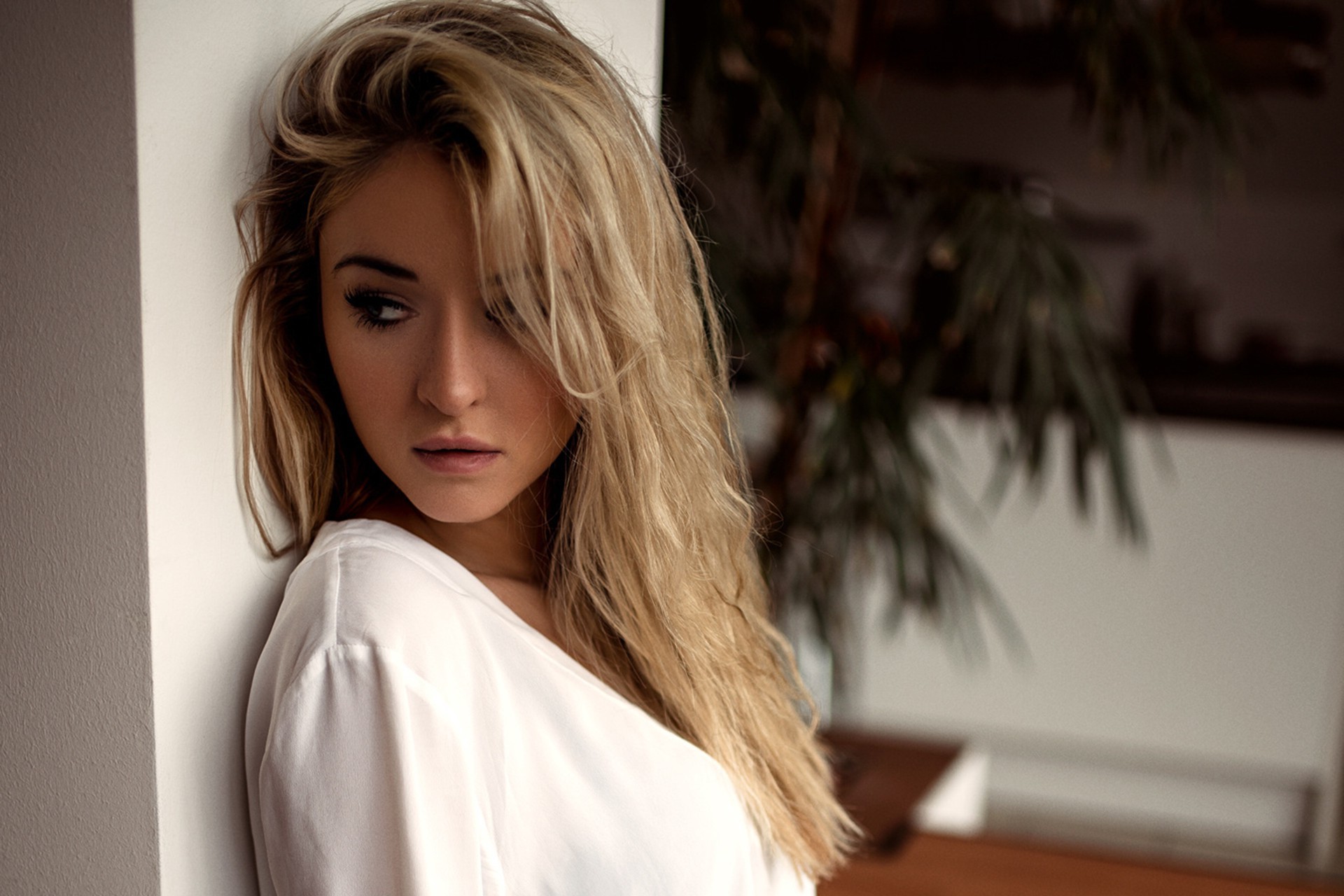 Wallpaper, white, women, model, blonde, looking away, long hair, blue eyes, dress, lips, fashion, spring, supermodel, perfection, girl, beauty, eye, blond, hairstyle, 1920x1280 px, portrait photography, photo shoot, brown hair 1920x1280