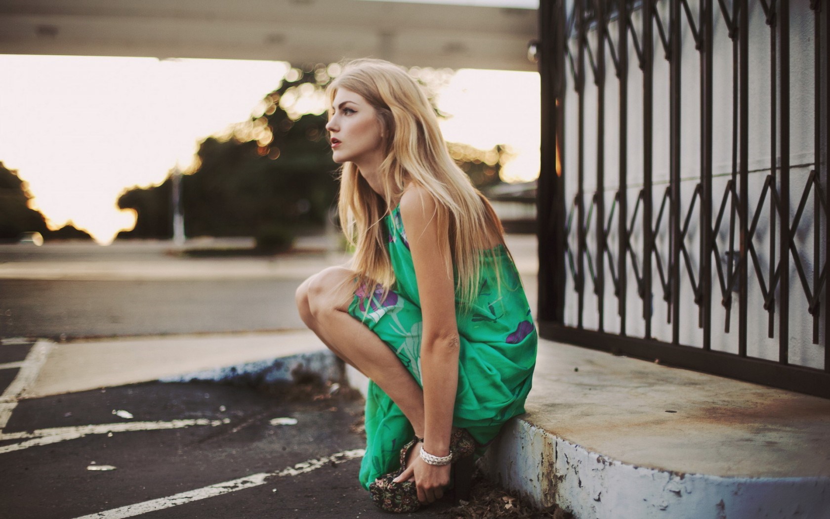 Beautiful Blonde Girl Dress Fashion wallpaperx1050