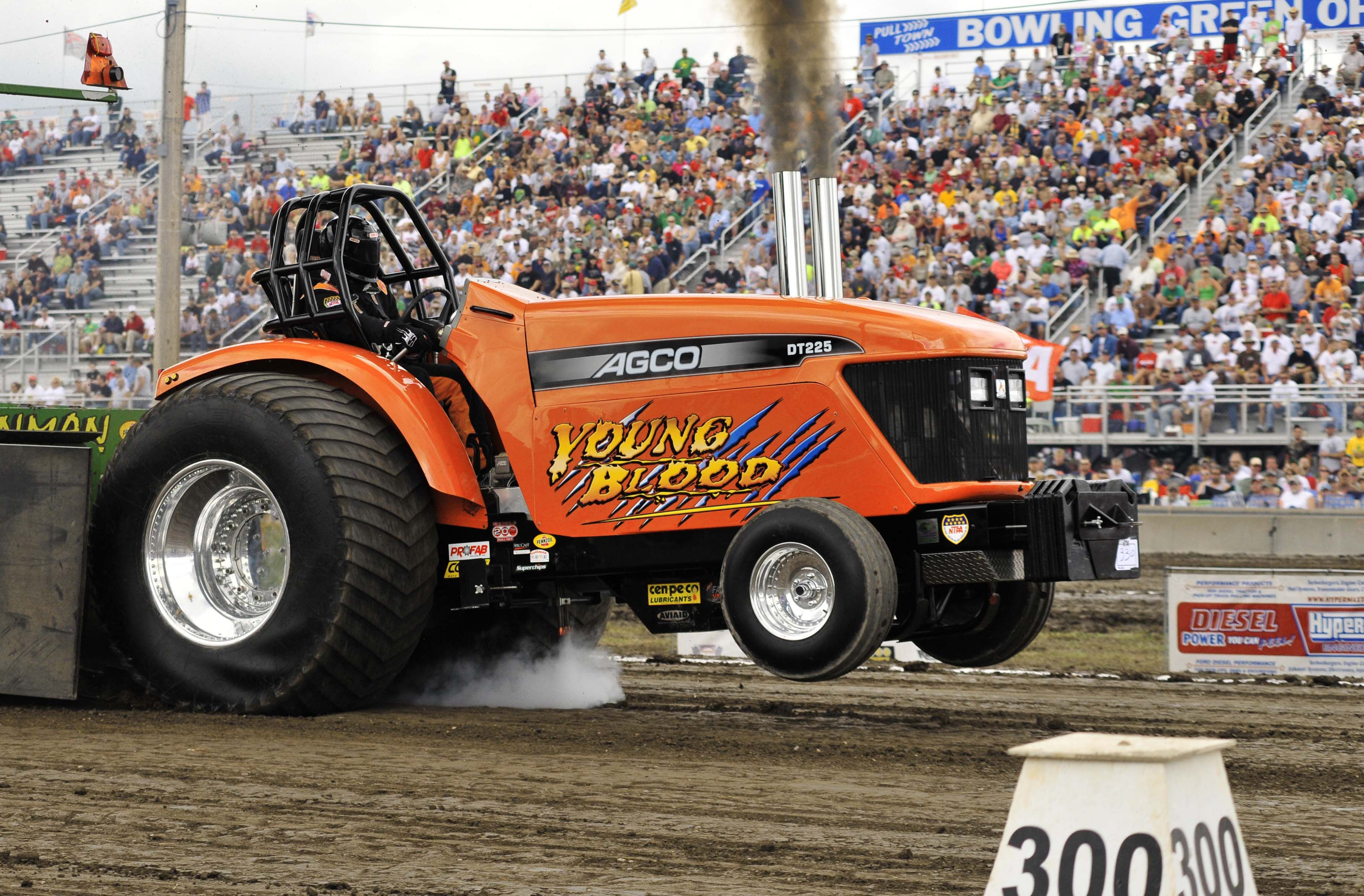 Tractor Pulling Wallpapers - Wallpaper Cave