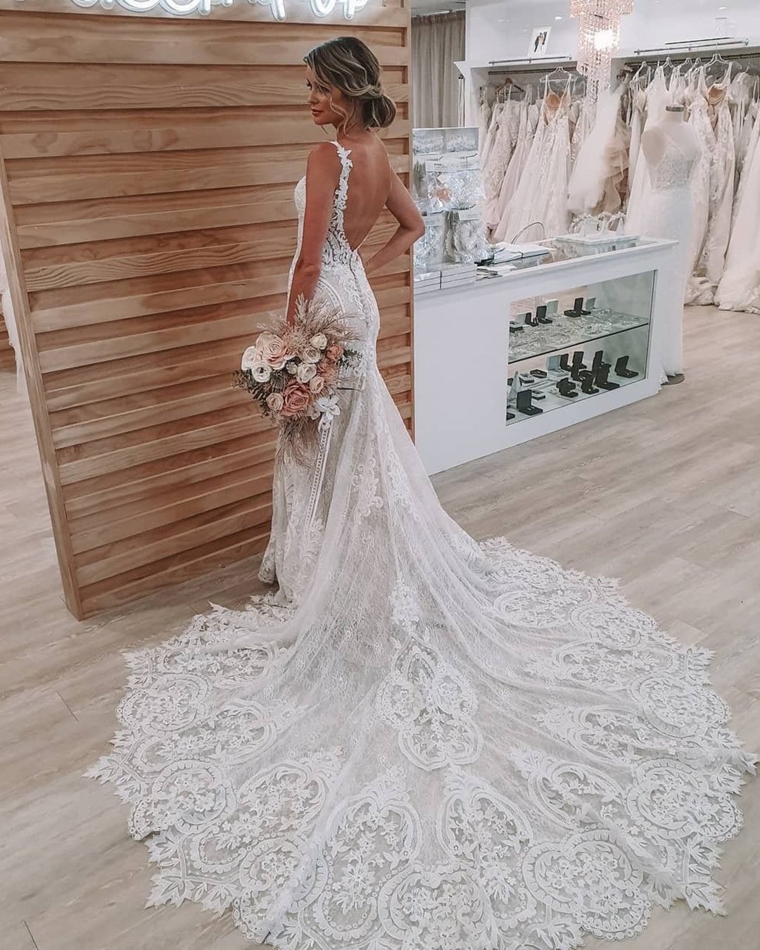 Backless Wedding Dresses To Make Your Look Great