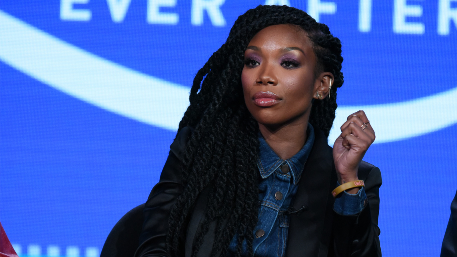 Singer Brandy hospitalized after apparently losing consciousness on plane at LAX