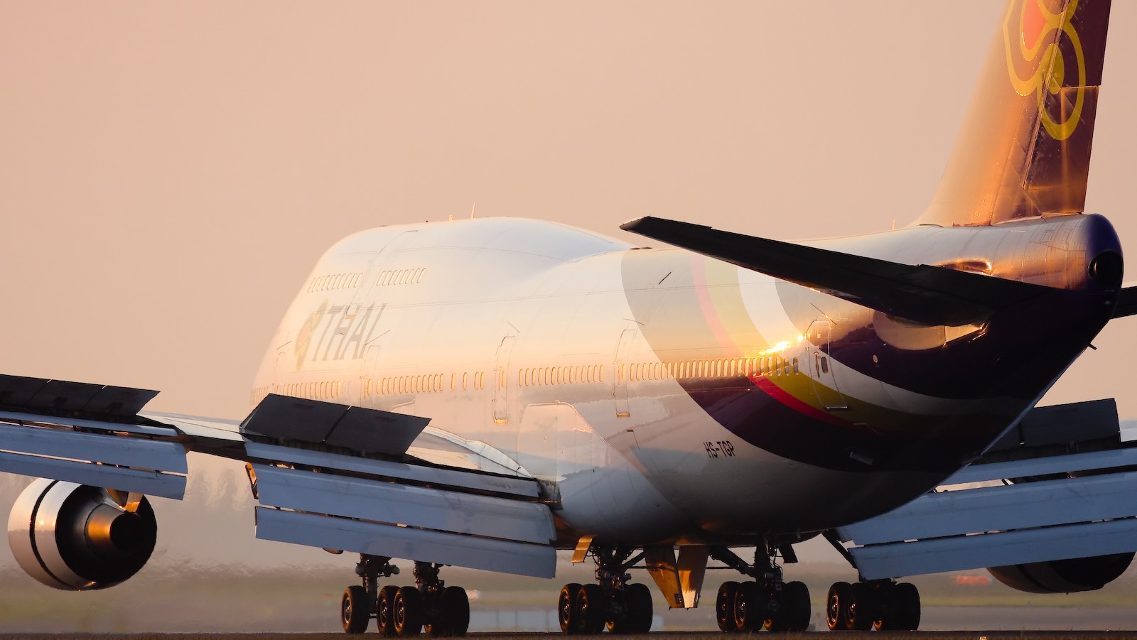 Background Wallpaper: Boeing 747 400 Thai Airways Taxiing After Landing