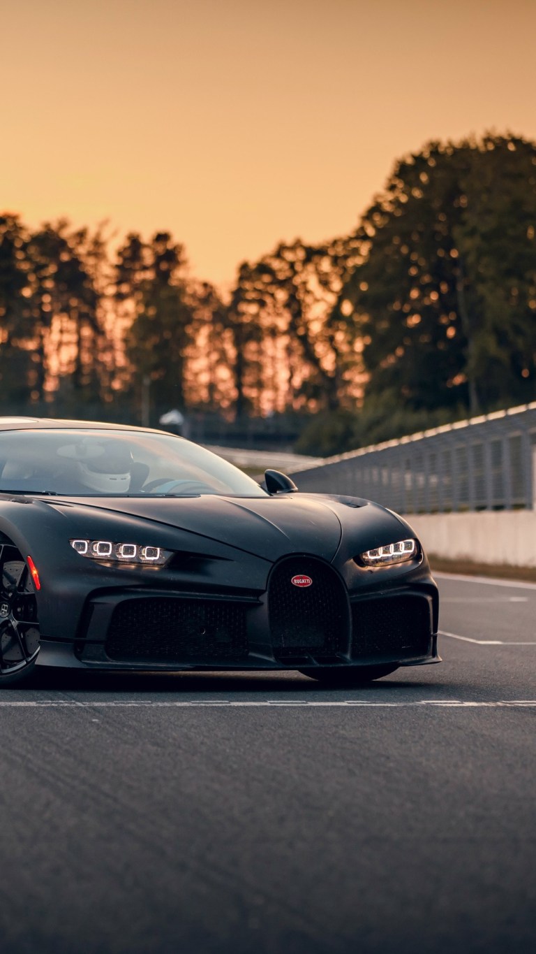Black Bugatti Chiron iPhone 4K Wallpaper Download