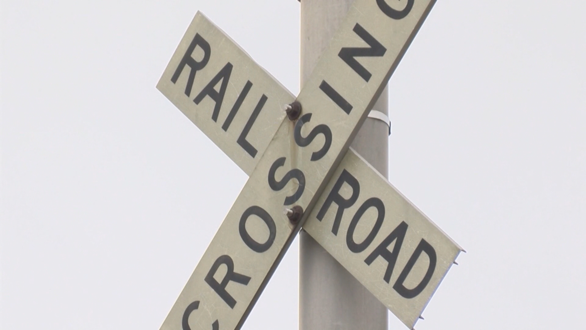 Town to get new traffic signals for railroad crossing