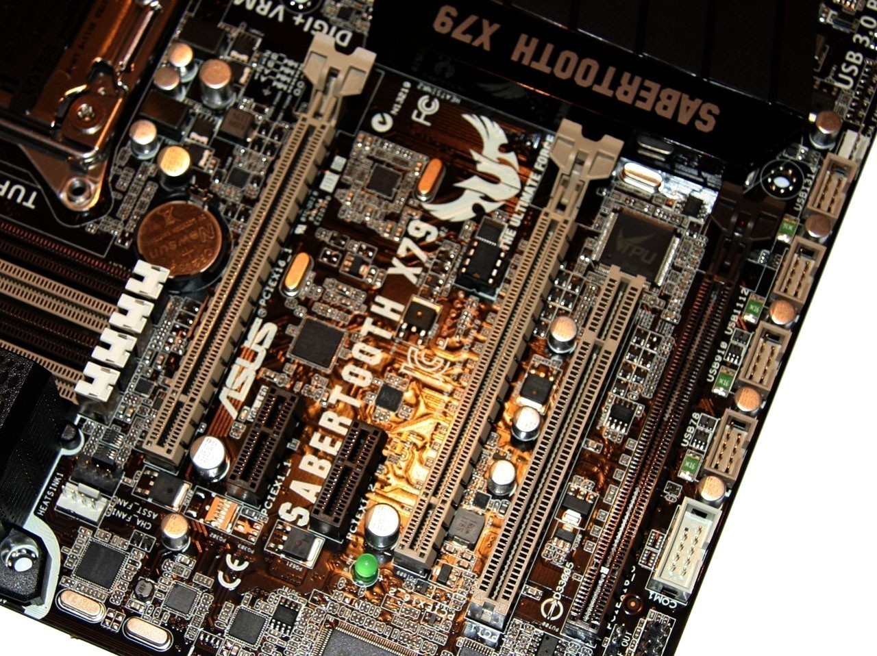ASUS Sabertooth X79 (Intel X79) Motherboard Preview