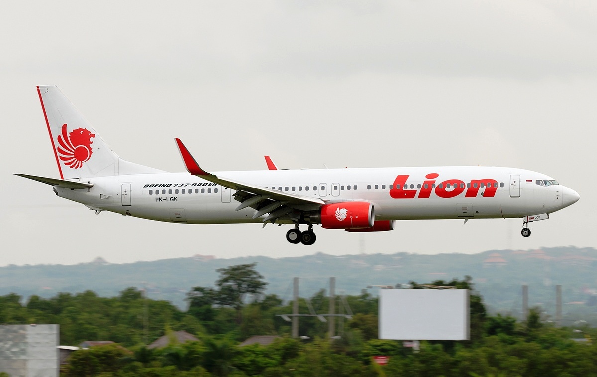 Background Wallpaper: Boeing 737 900ER World's First Livery Was Lion Air Aircraft Wallpaper 1871