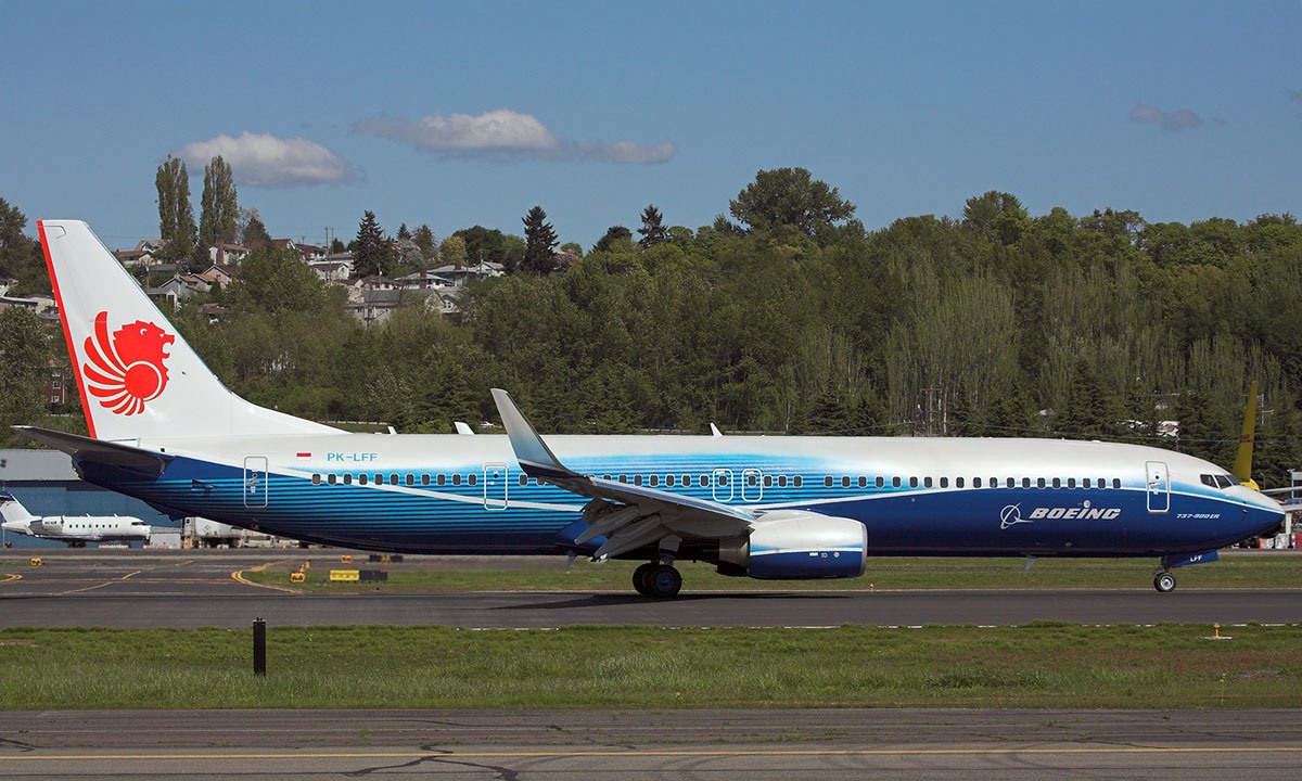 Background Wallpaper: Boeing 737 900ER Lion Air World's First Livery Aircraft Wallpaper 1935