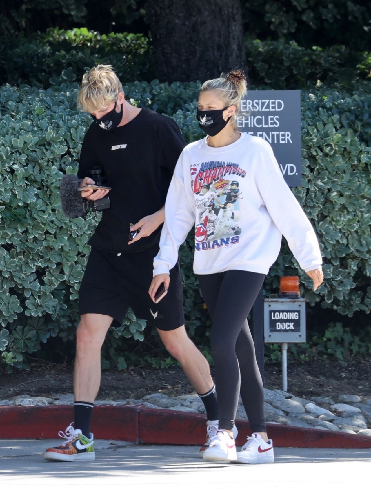 Josie Canseco And Logan Paul Heads To The Gym In Encino 06 25 2020 • CelebMafia