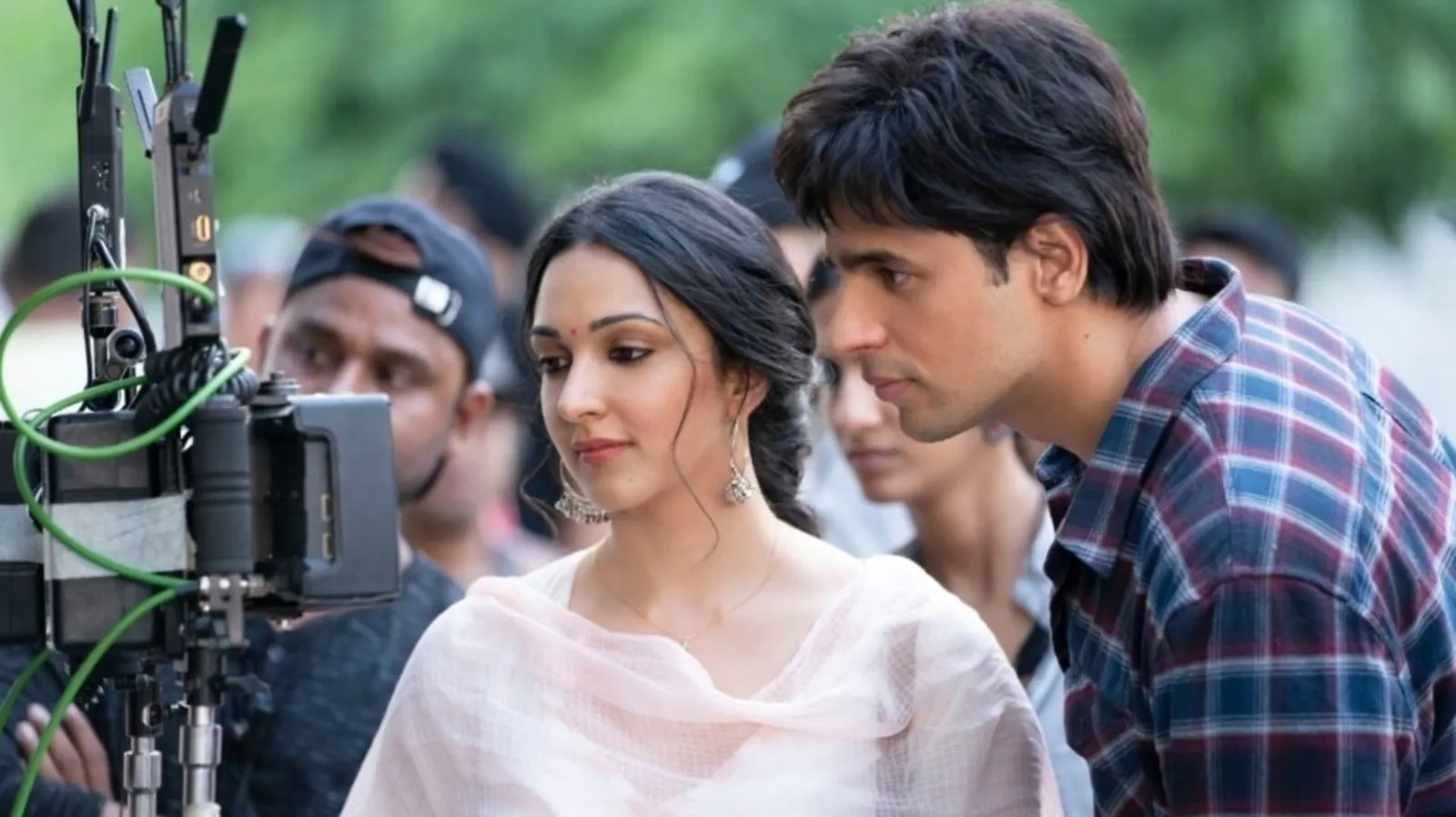Shershaah BTS Picture Featuring Sidharth Malhotra And Kiara Advani. Shershaah Behind The Scenes Picture. Shershaah Unseen Shooting Picture