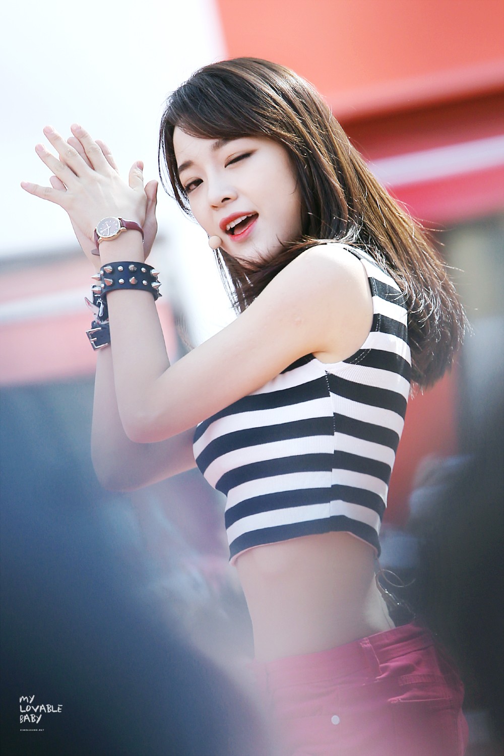 Picture Of I.O.I Sejeong's New Metallic Silver Hair Color