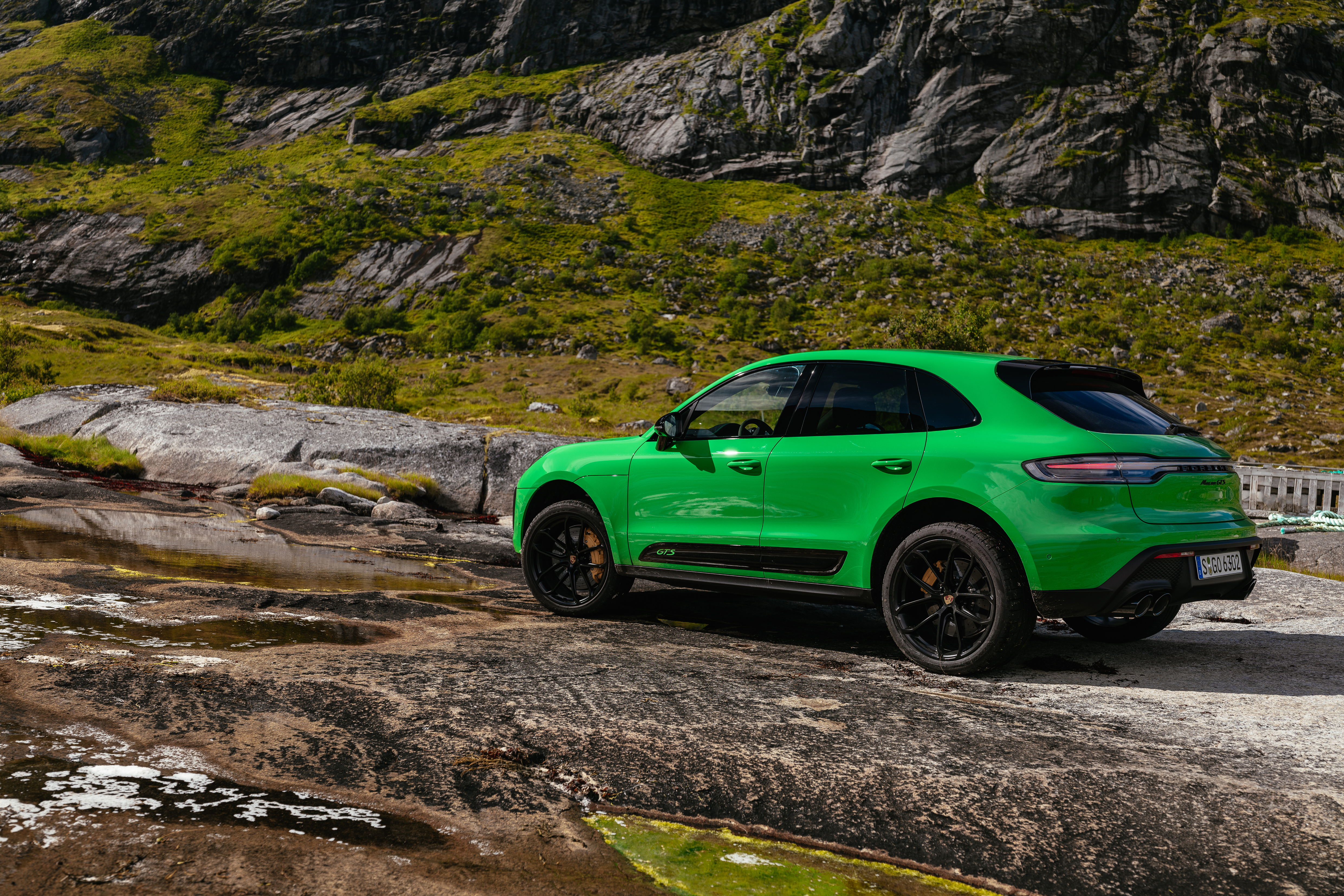 Green Porsche Macan GTS Sport Package (95B) 4k Ultra HD Wallpaper