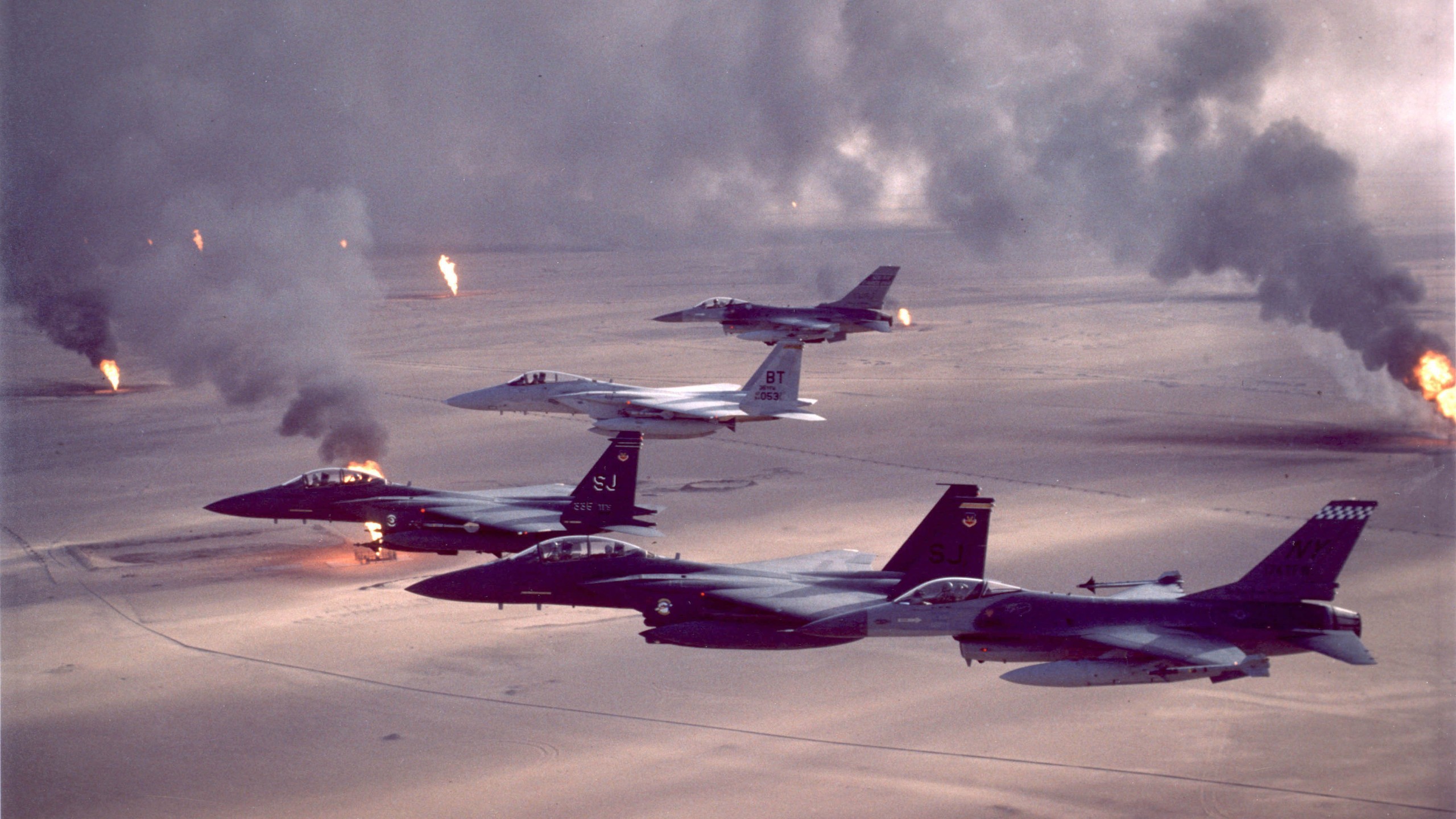 military military aircraft jet fighter operation desert storm kuwait gulf war us air force f 15 strike eagle general dynamics f 16 fighting falcon wallpaper