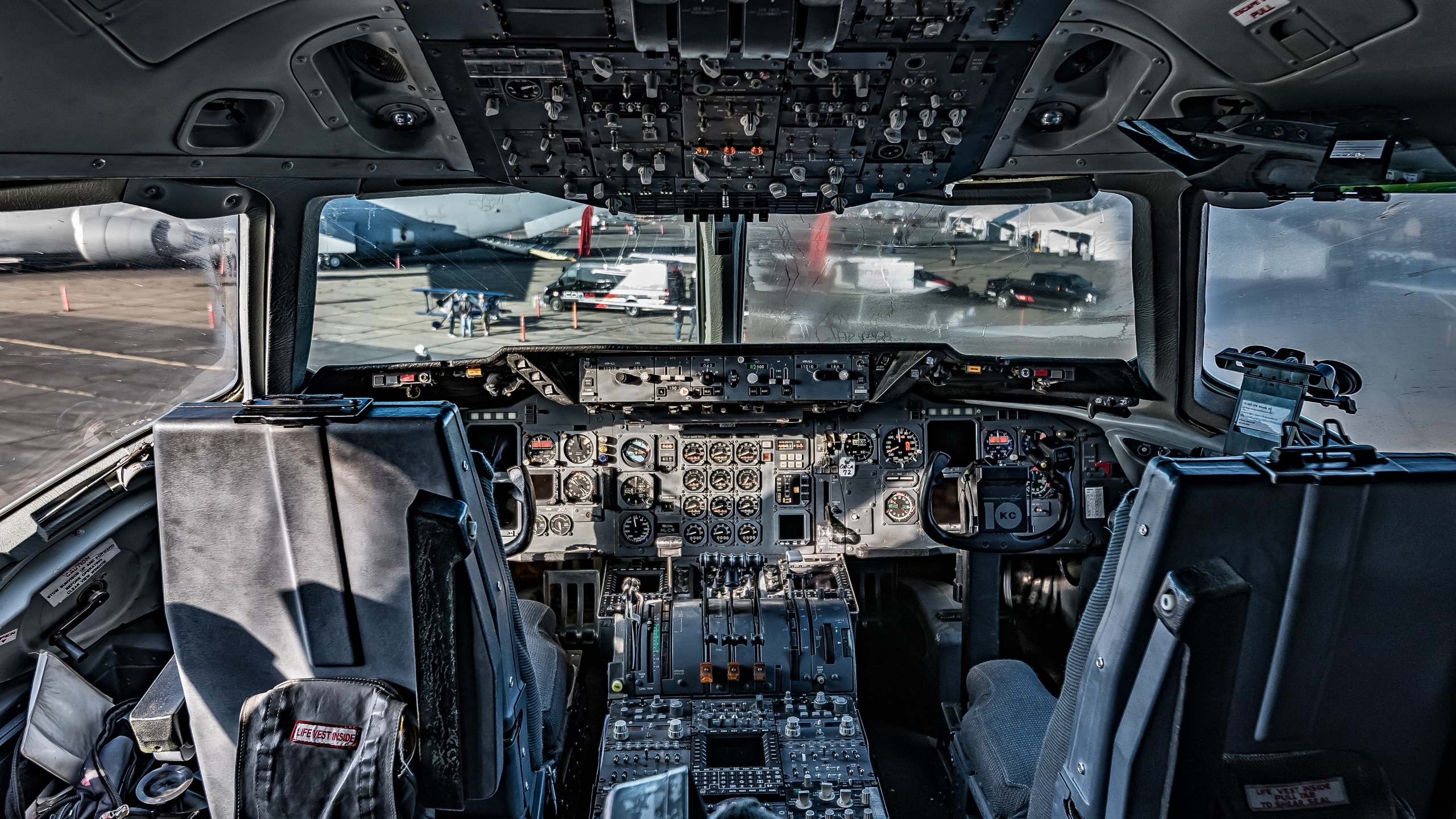 Picture Airplane Cockpit KC 135 Stratotanker Aviation 2560x1440