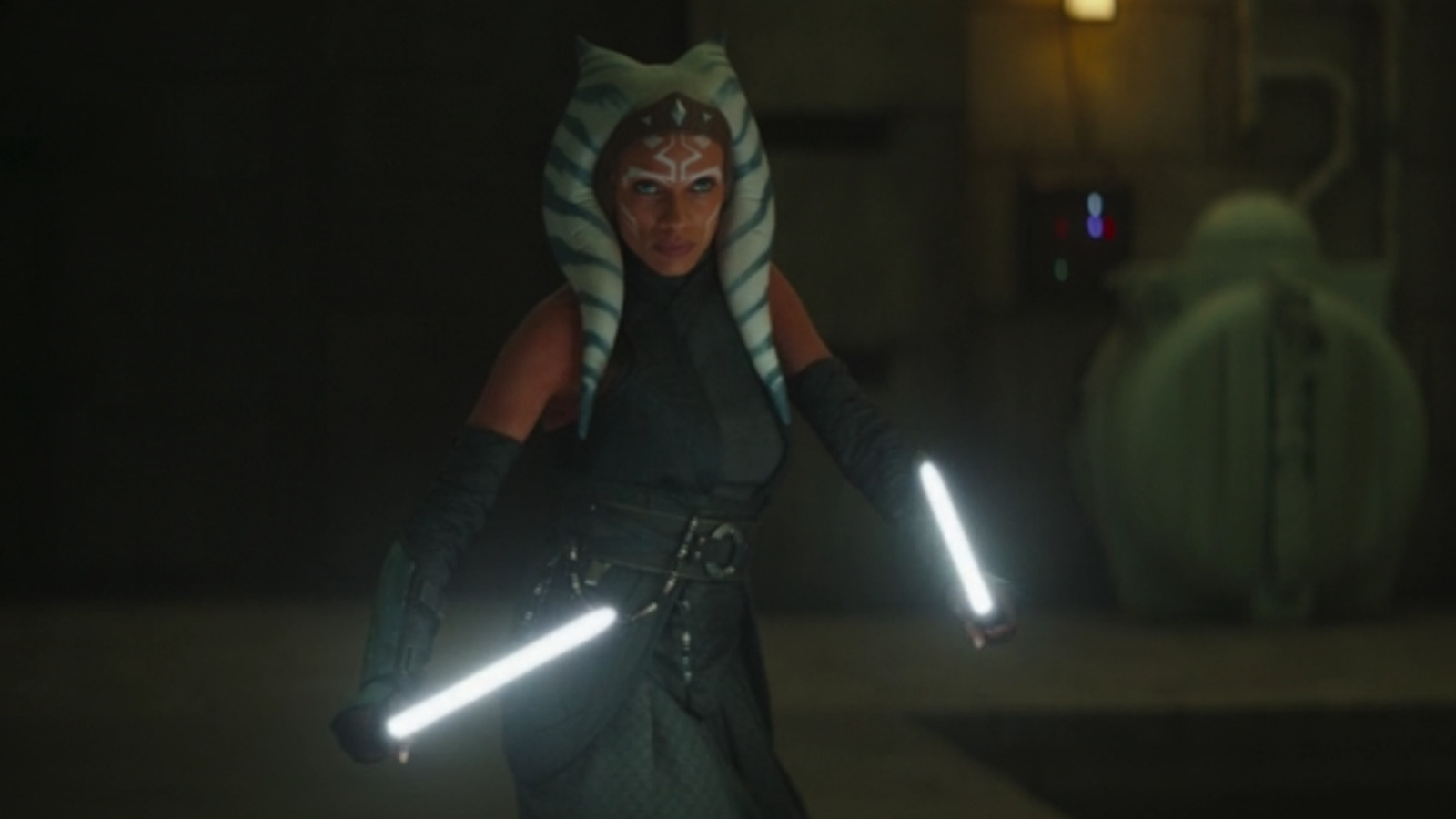 Inside Ahsoka Tano's Lightsaber Fighting Style In The Mandalorian
