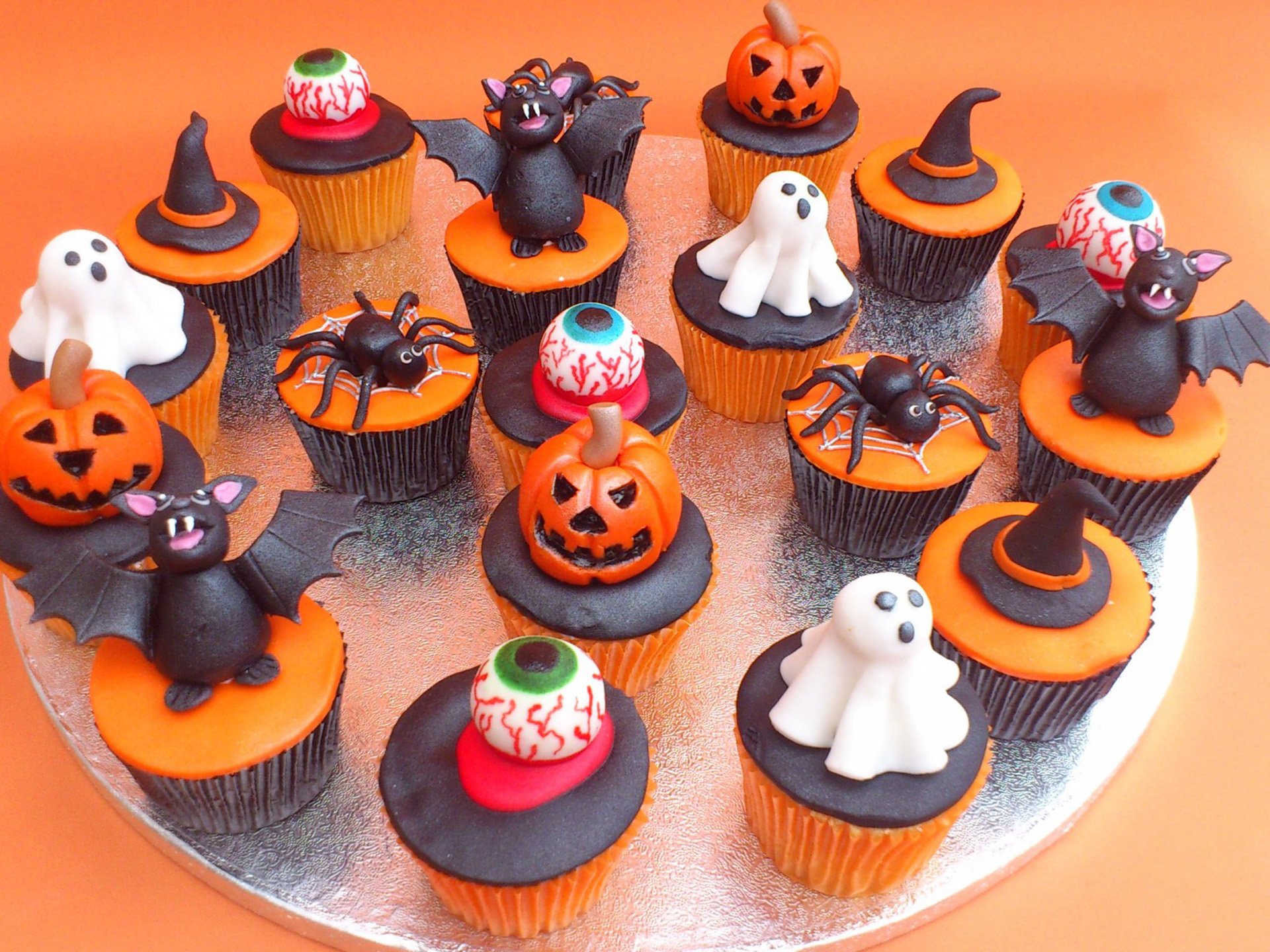 Halloween Cupcakes HD Wallpaper