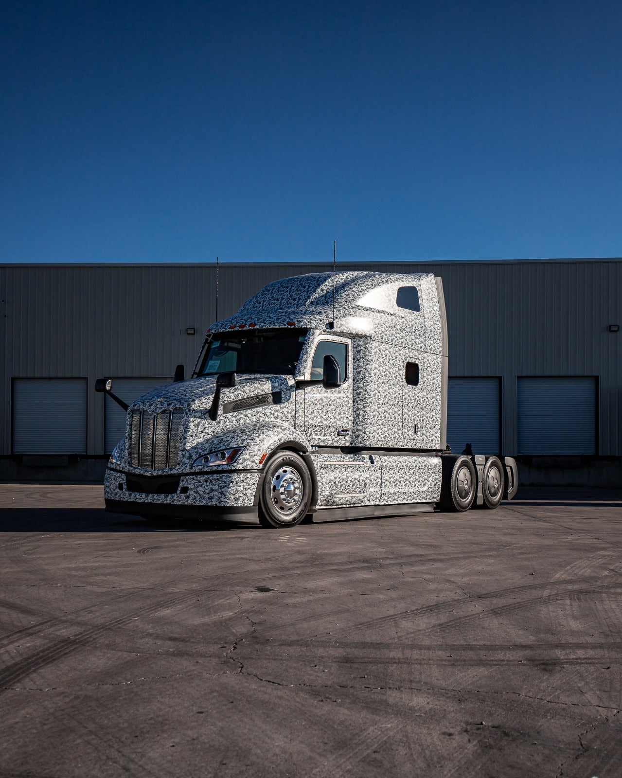2022 Camo Peterbilt 579: Truckers