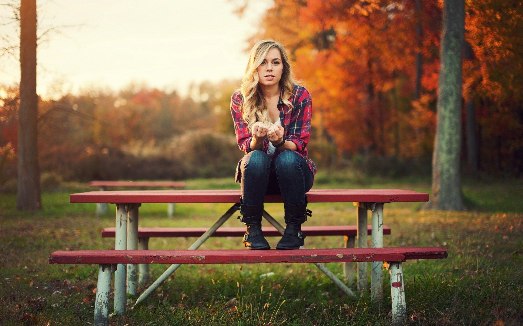 Autumn Girl Wallpaper