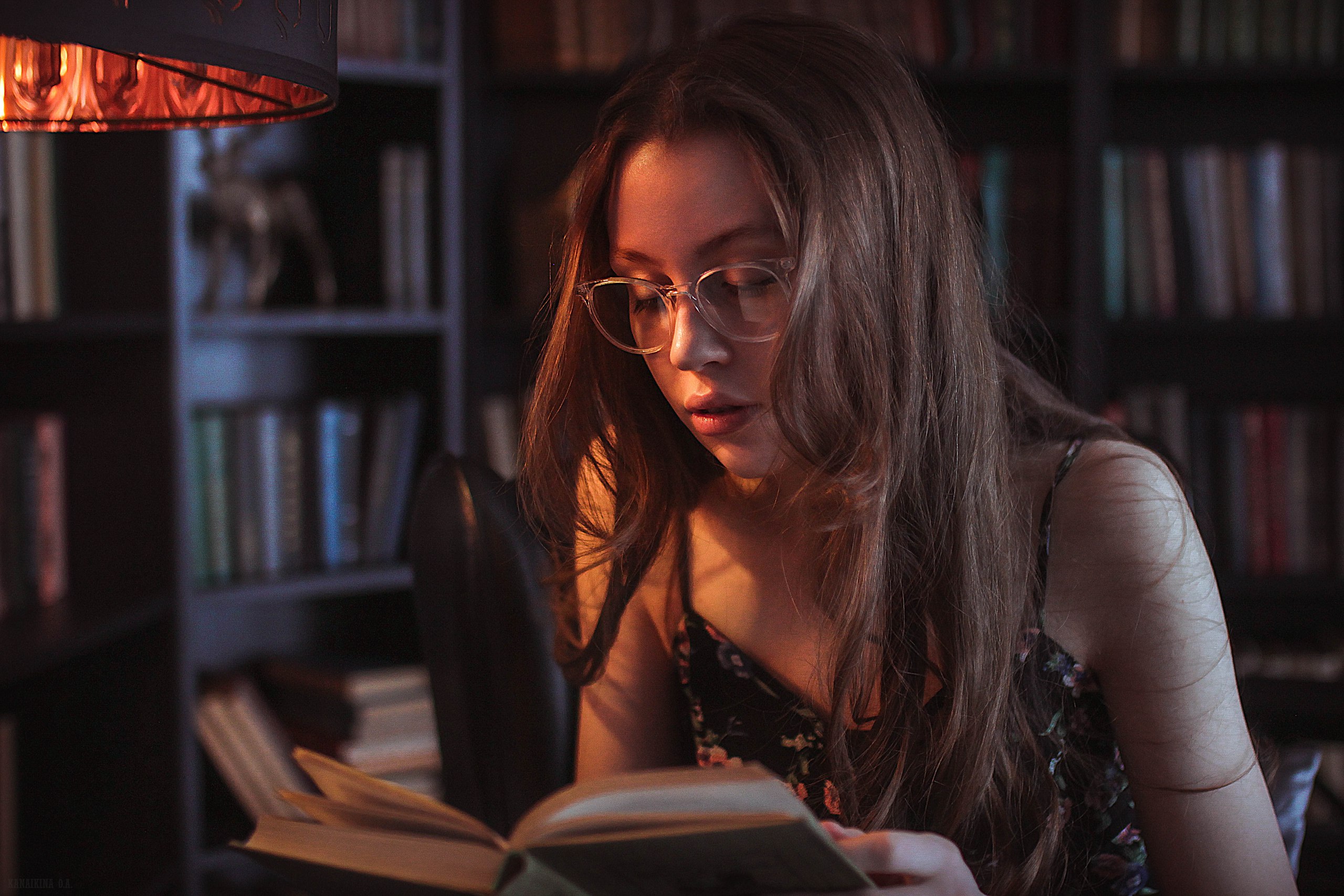 Reading Books Women With Glasses Women Model Wallpaper:2560x1707