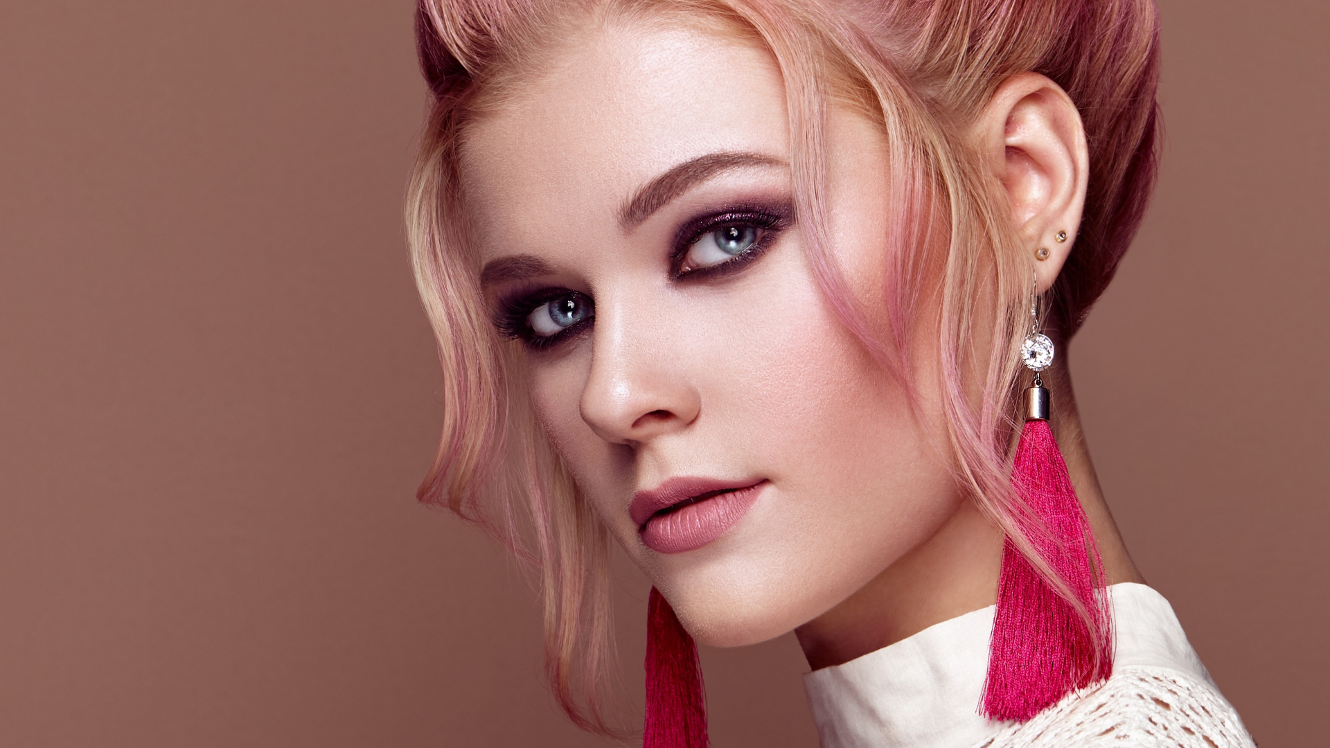 Download Makeup, gorgeous, woman model, blonde wallpaper, 1920x1080, Full HD, HDTV, FHD, 1080p